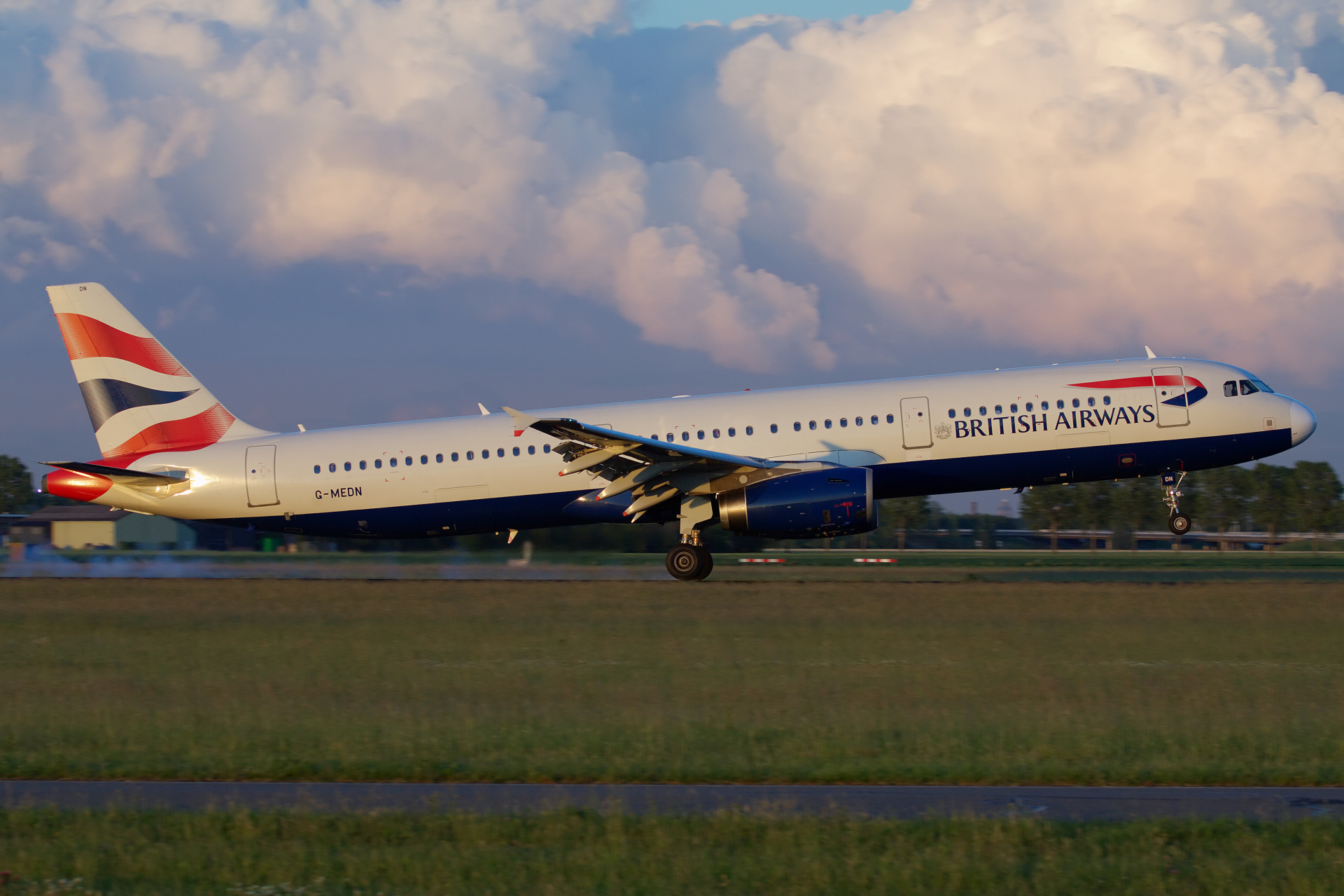G-MEDN, British Airways (Samoloty » Spotting na Schiphol » Airbus A321-200)