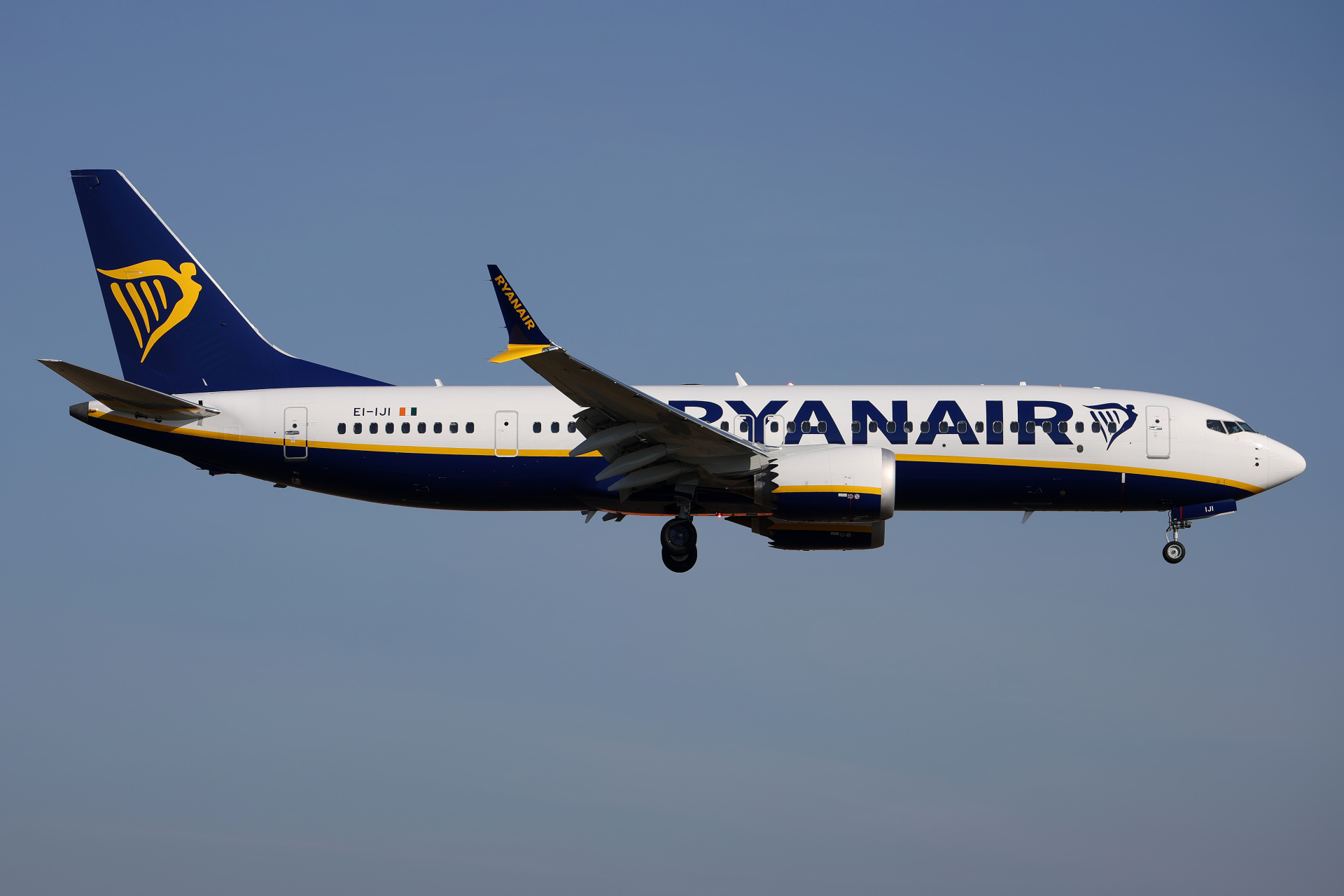 MAX 8-200, EI-IJI, Ryanair (Aircraft » EPWA Spotting » Boeing 737-8 MAX)