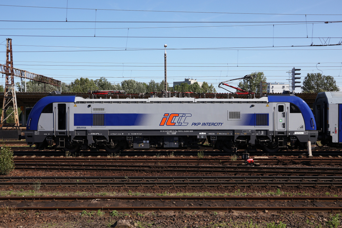 E4MSUa EU200-009 (Vehicles » Trains and Locomotives » Newag Griffin » Multisystem)
