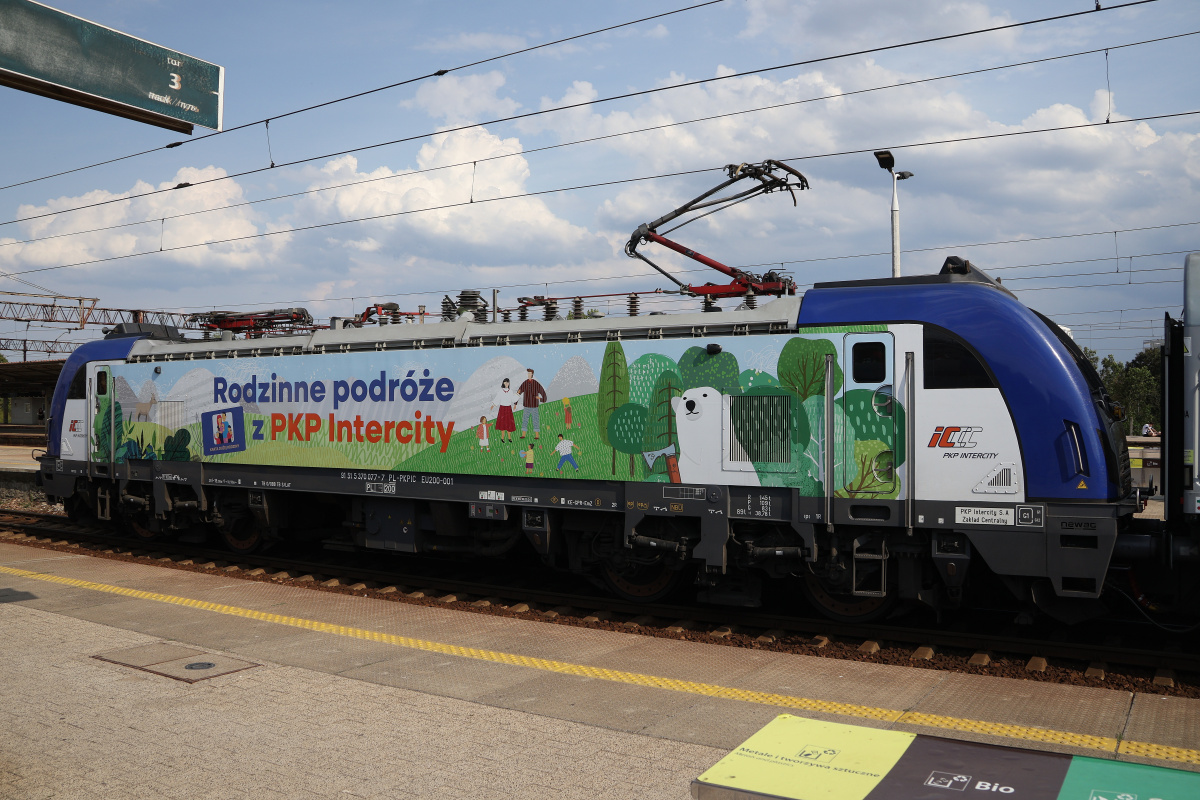 E4MSUa EU200-001 ("Rodzinne podróże z PKP Intercity"  wrap)