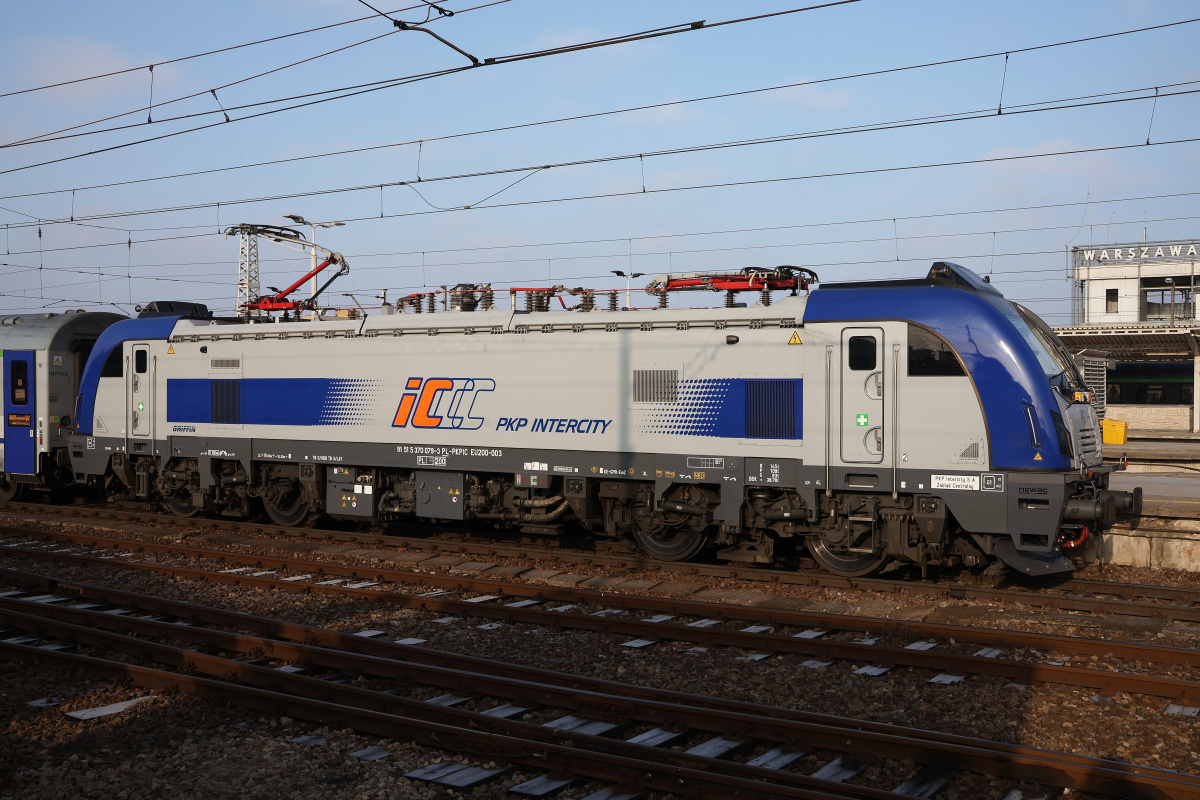 E4MSUa EU200-003 (Vehicles » Trains and Locomotives » Newag Griffin » Multisystem)