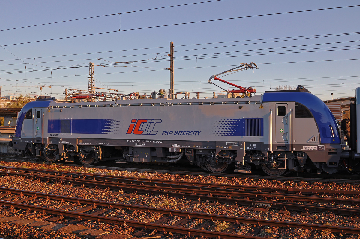 E4MSUa EU200-004 (Vehicles » Trains and Locomotives » Newag Griffin » Multisystem)