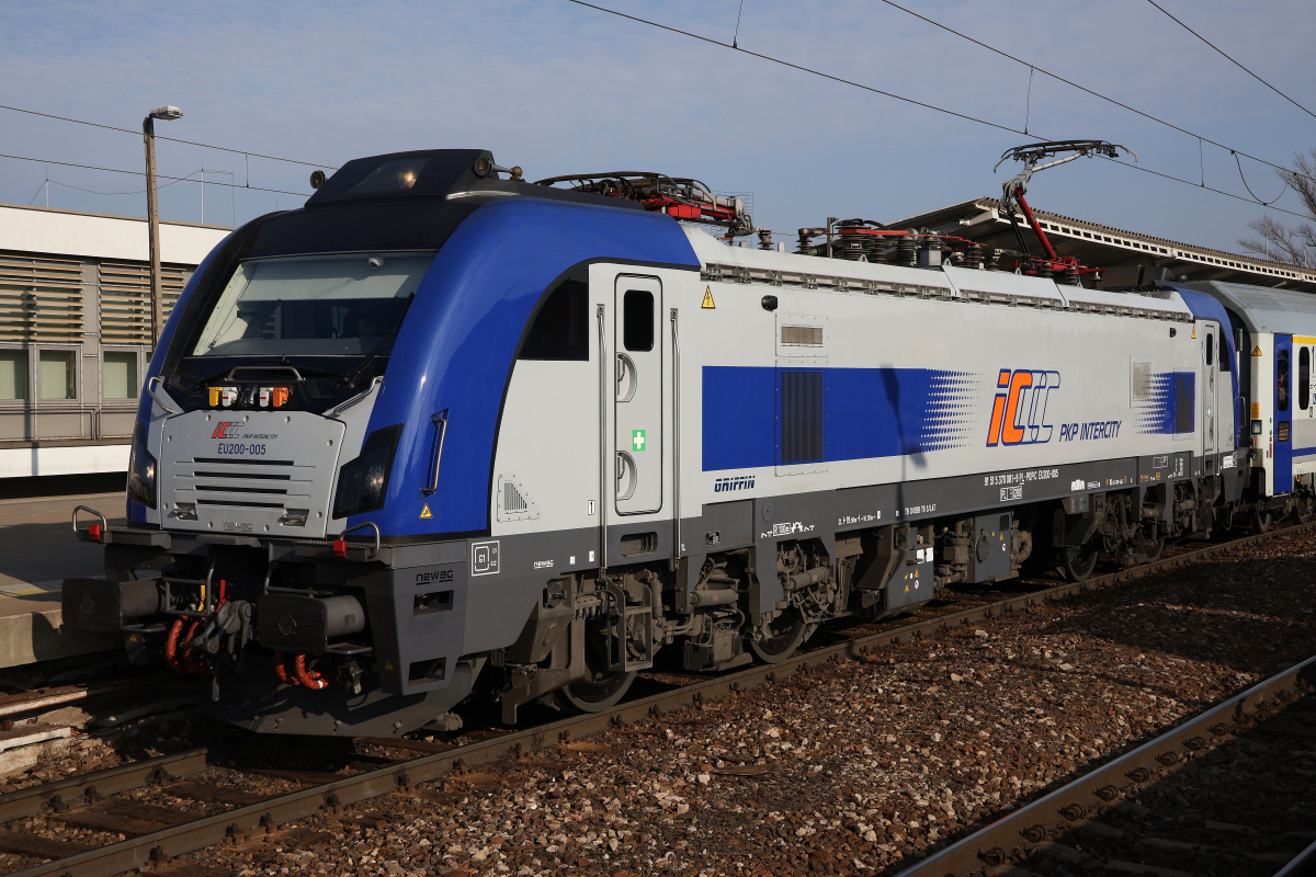 E4MSUa EU200-005 (Vehicles » Trains and Locomotives » Newag Griffin » Multisystem)