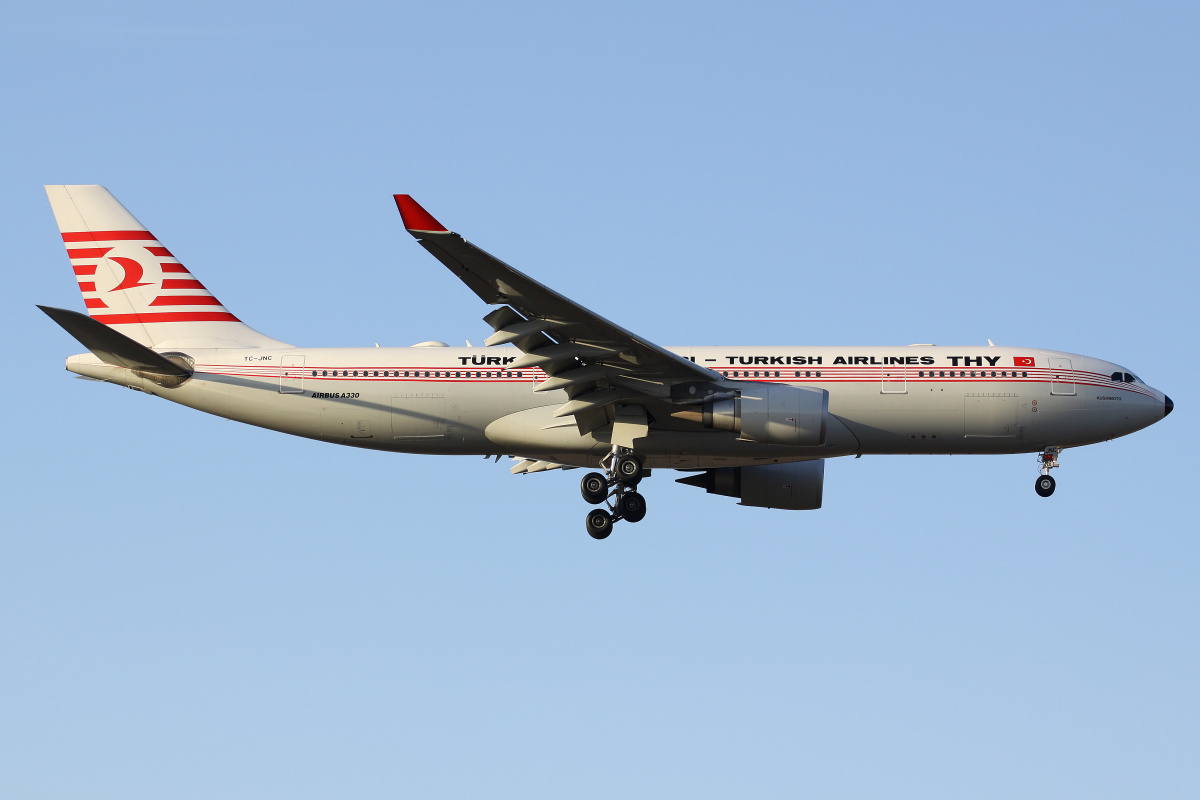 TC-JNC (malowanie retro) (Samoloty » Spotting na EPWA » Airbus A330-200 » THY Turkish Airlines)