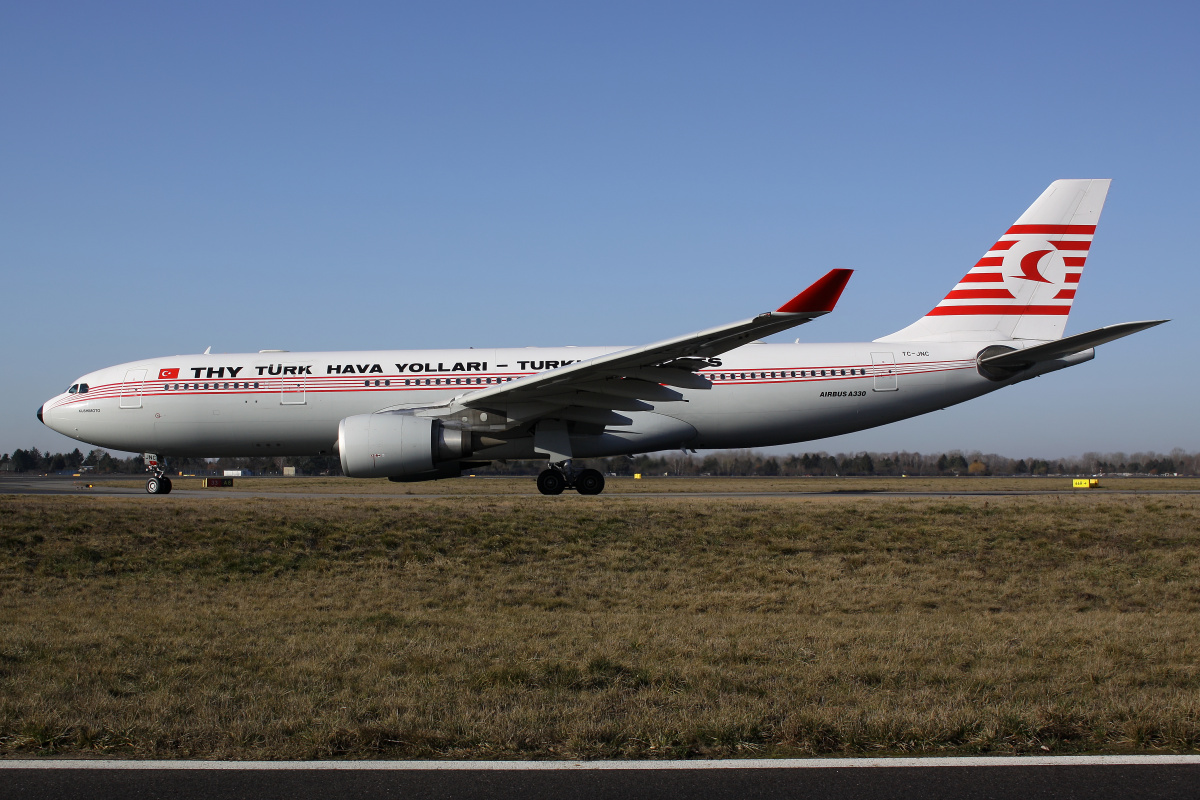 TC-JNC (malowanie retro) (Samoloty » Spotting na EPWA » Airbus A330-200 » THY Turkish Airlines)
