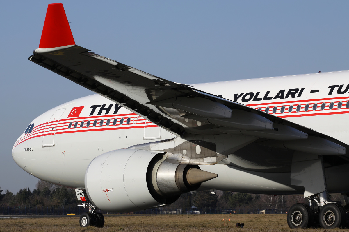 TC-JNC (malowanie retro) (Samoloty » Spotting na EPWA » Airbus A330-200 » THY Turkish Airlines)