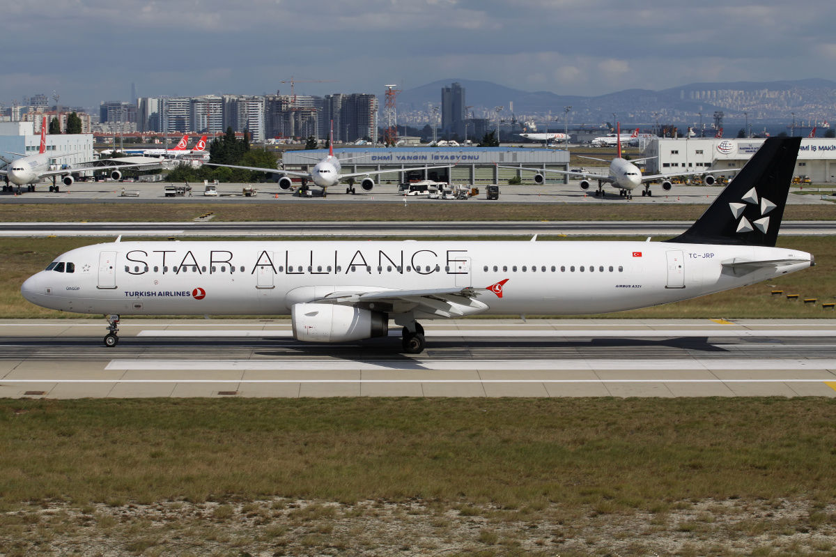 TC-JRP (Star Alliance livery)