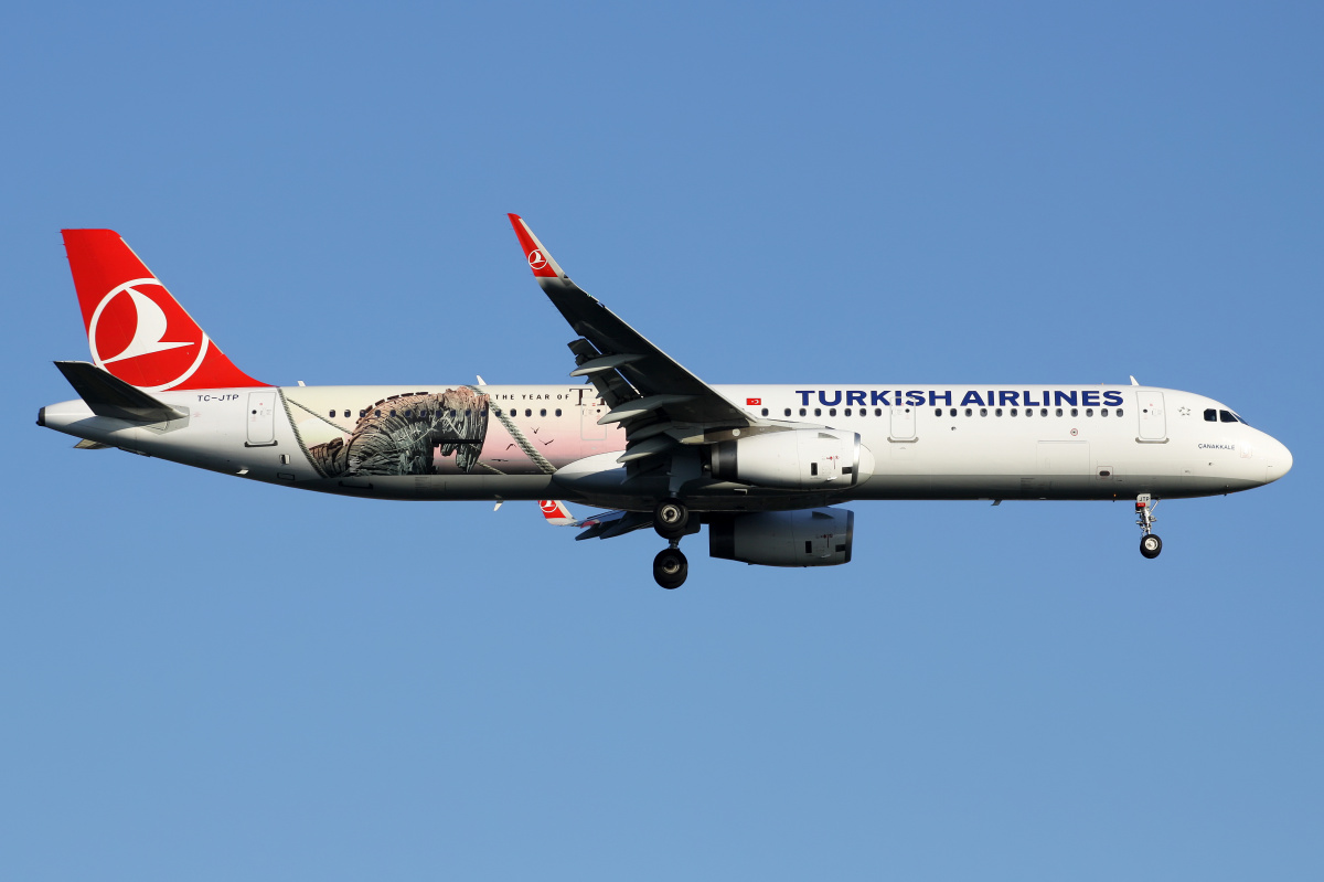 TC-JTP ("The Year of Troy" livery) (Aircraft » Istanbul Atatürk Airport » Airbus A321-200 » THY Turkish Airlines)