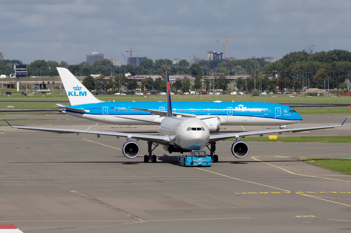 N829NW (Samoloty » Spotting na Schiphol » Airbus A330-300 » Delta Airlines)