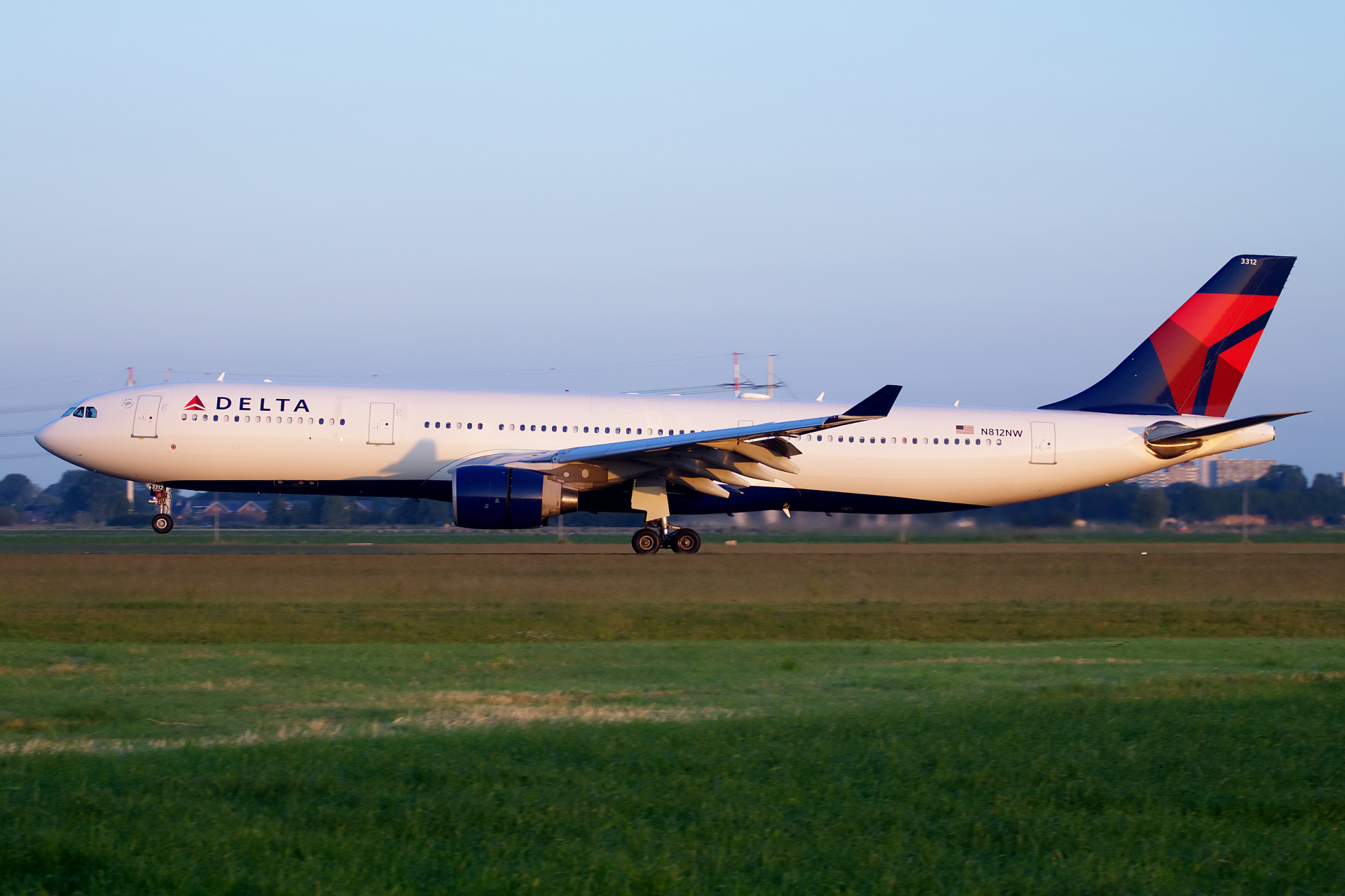 N812NW (Aircraft » Schiphol Spotting » Airbus A330-300 » Delta Airlines)