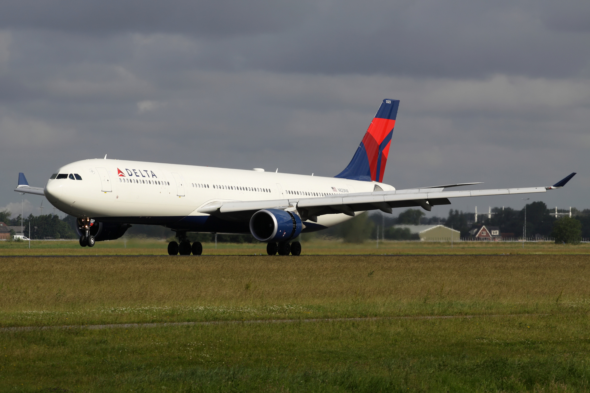 N823NW (Samoloty » Spotting na Schiphol » Airbus A330-300 » Delta Airlines)