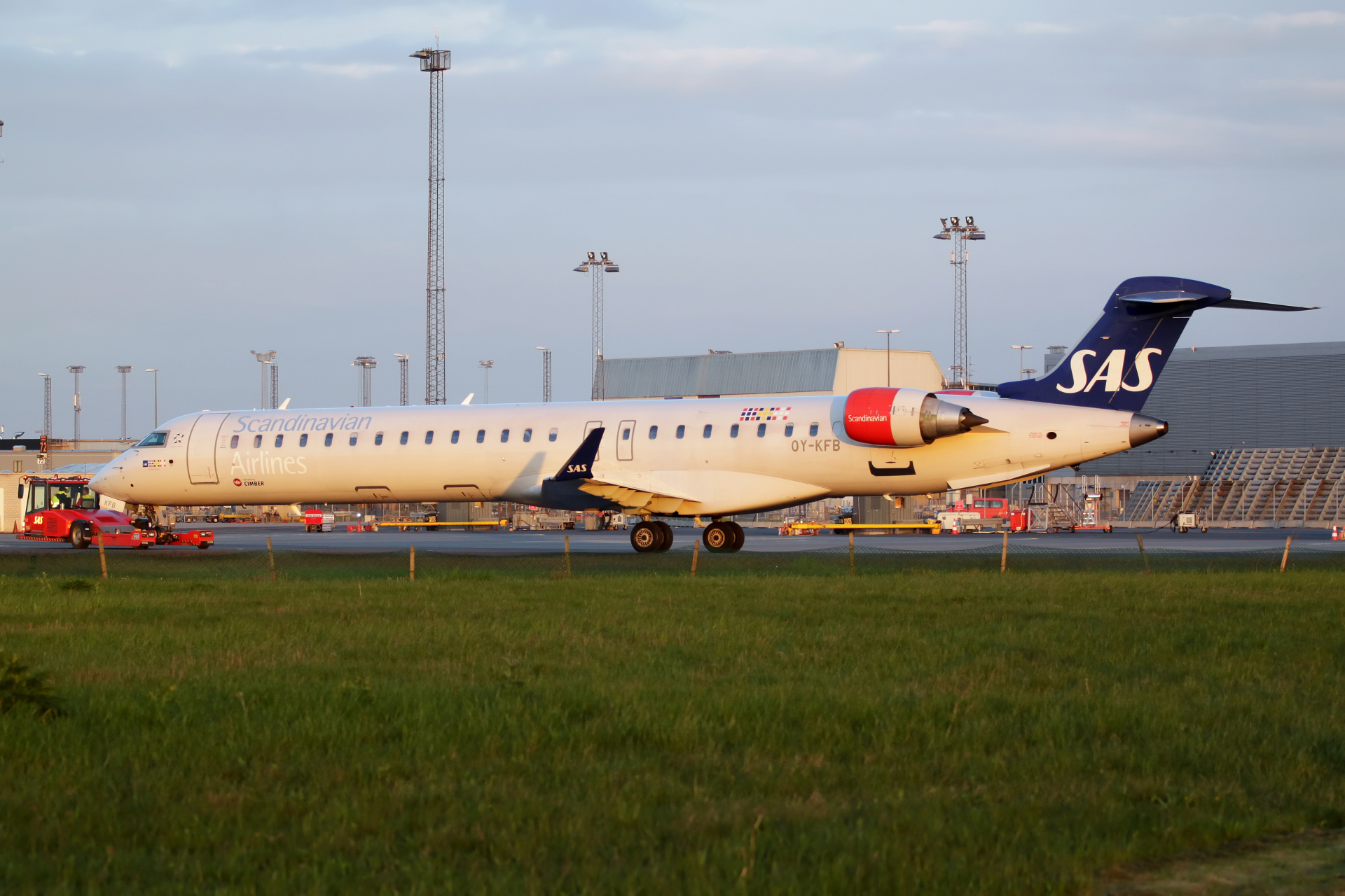 OY-KFB, SAS Scandinavian Airlines (Samoloty » Spotting w Kopenhadze Kastrup » Bombardier CL-600 CRJ-900 Regional Jet)