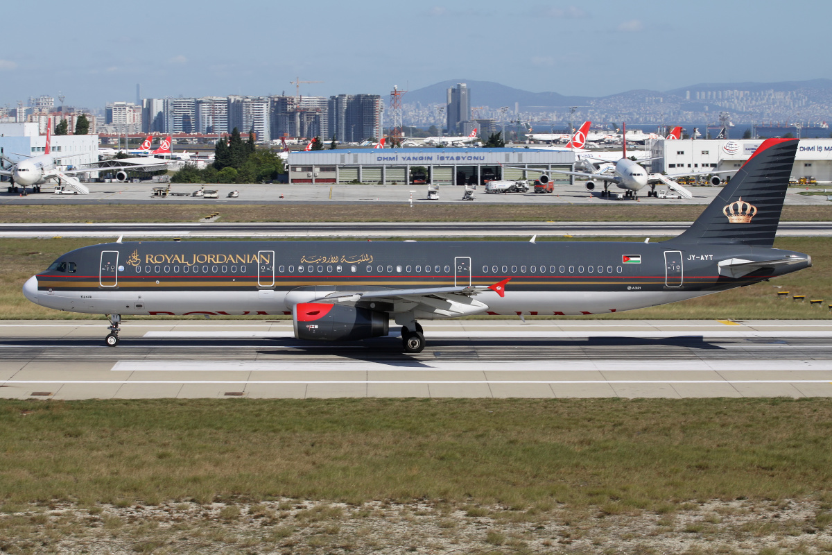 JY-AYT, Royal Jordanian Airlines (Samoloty » Port Lotniczy im. Atatürka w Stambule » Airbus A321-200)