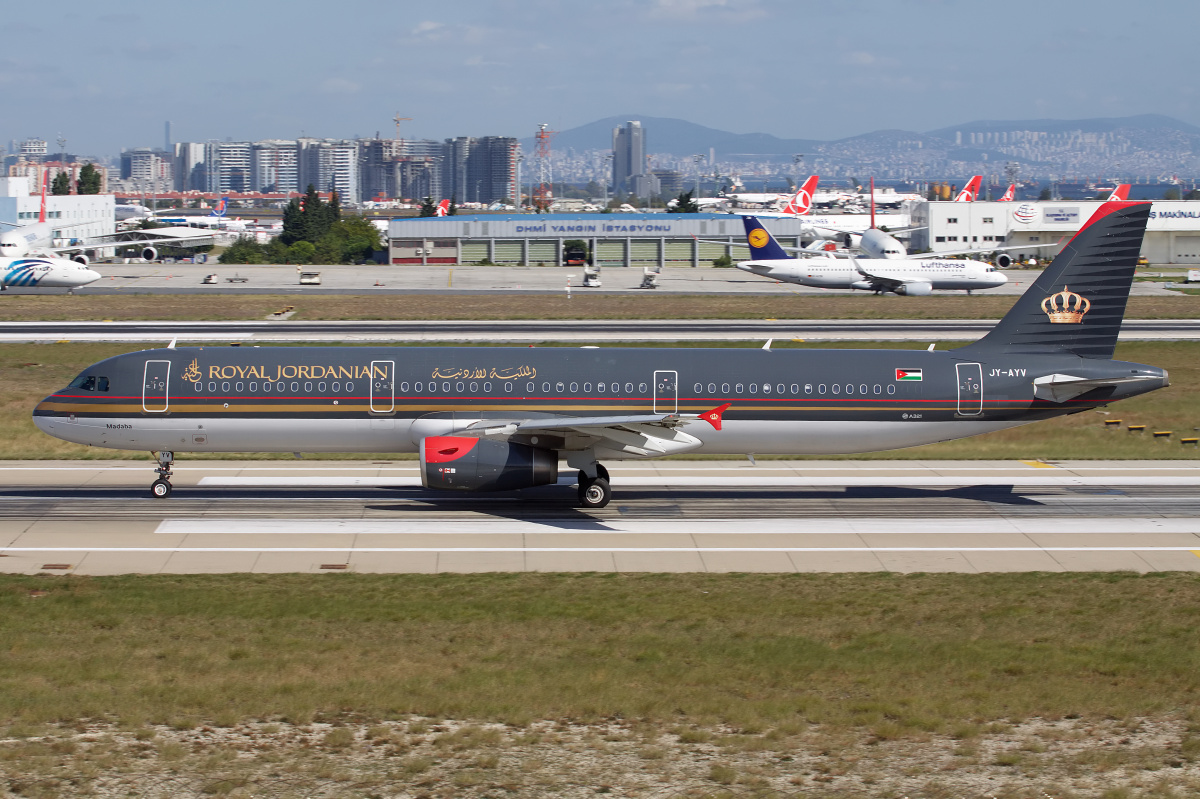 JY-AYV, Royal Jordanian Airlines (Samoloty » Port Lotniczy im. Atatürka w Stambule » Airbus A321-200)