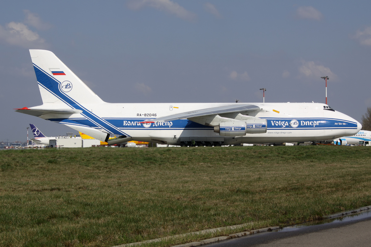 RA-82046 (Samoloty » Spotting na EPWA » Antonow An-124-100 Rusłan » Volga Dnepr Airlines)