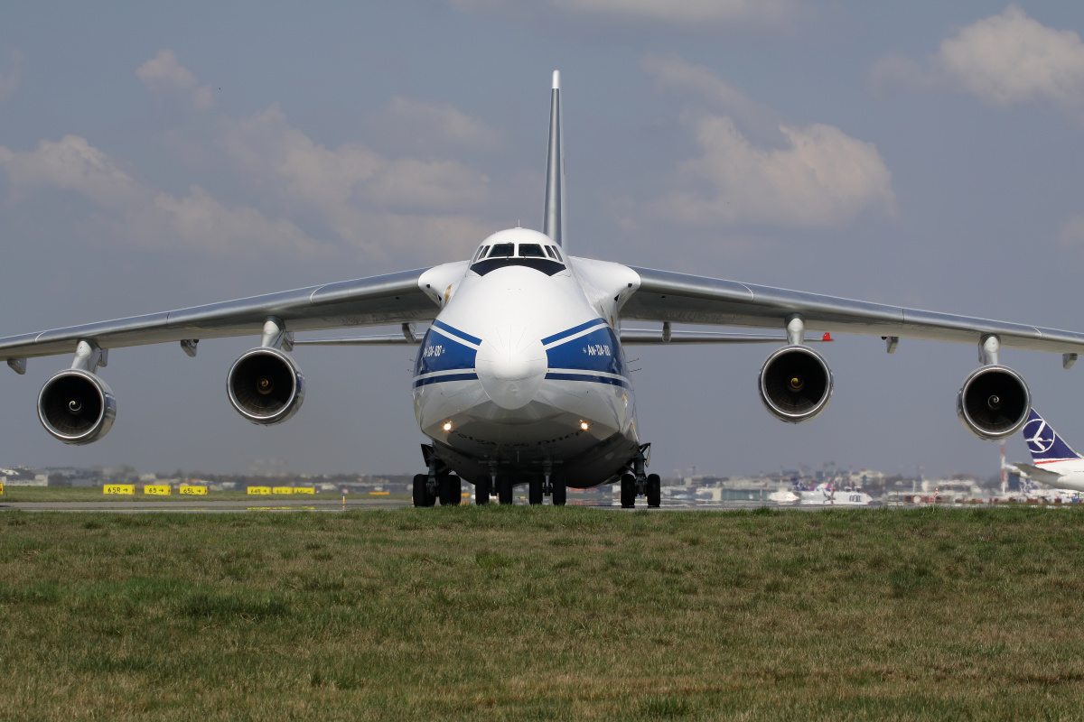 RA-82046 (Aircraft » EPWA Spotting » Antonov An-124-100 Ruslan » Volga Dnepr Airlines)