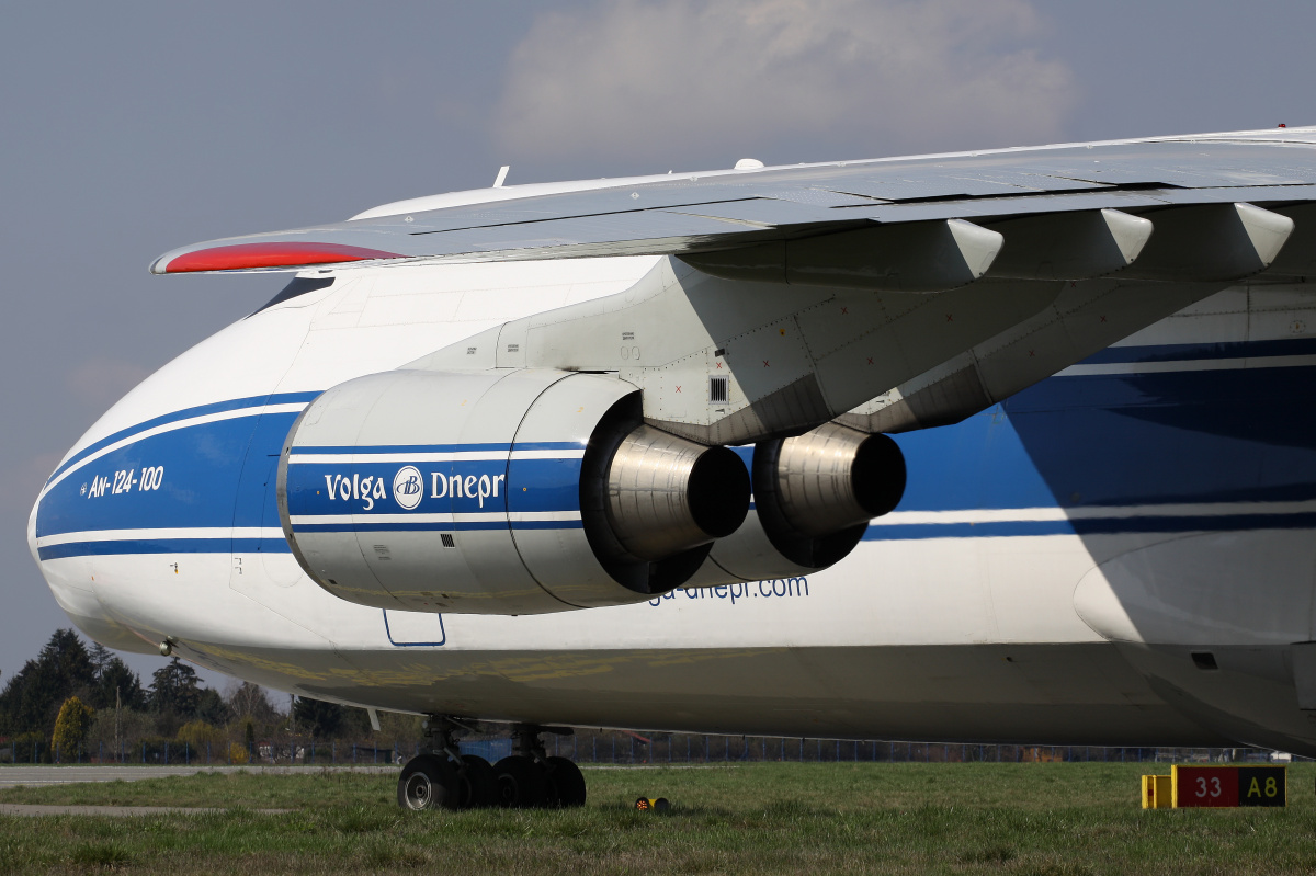 RA-82046 (Samoloty » Spotting na EPWA » Antonow An-124-100 Rusłan » Volga Dnepr Airlines)