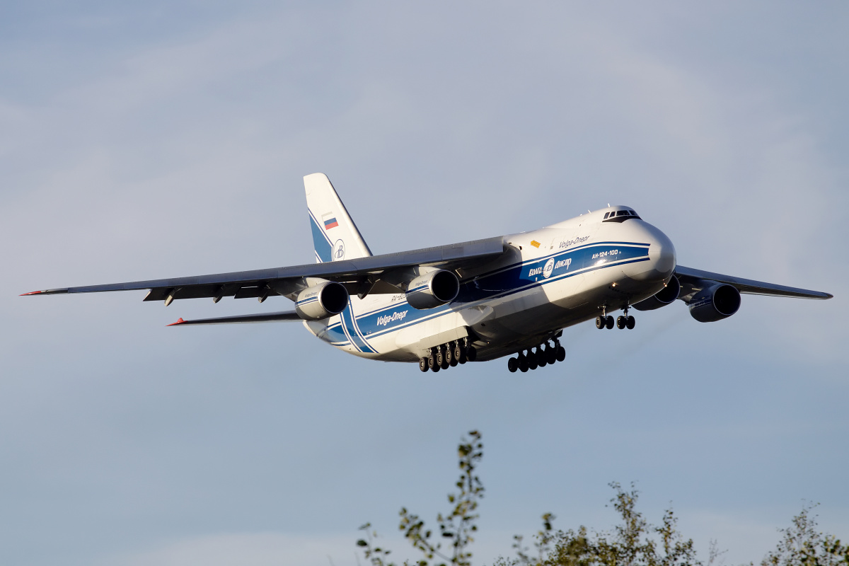 RA-82047 (Samoloty » Spotting na EPWA » Antonow An-124-100 Rusłan » Volga Dnepr Airlines)