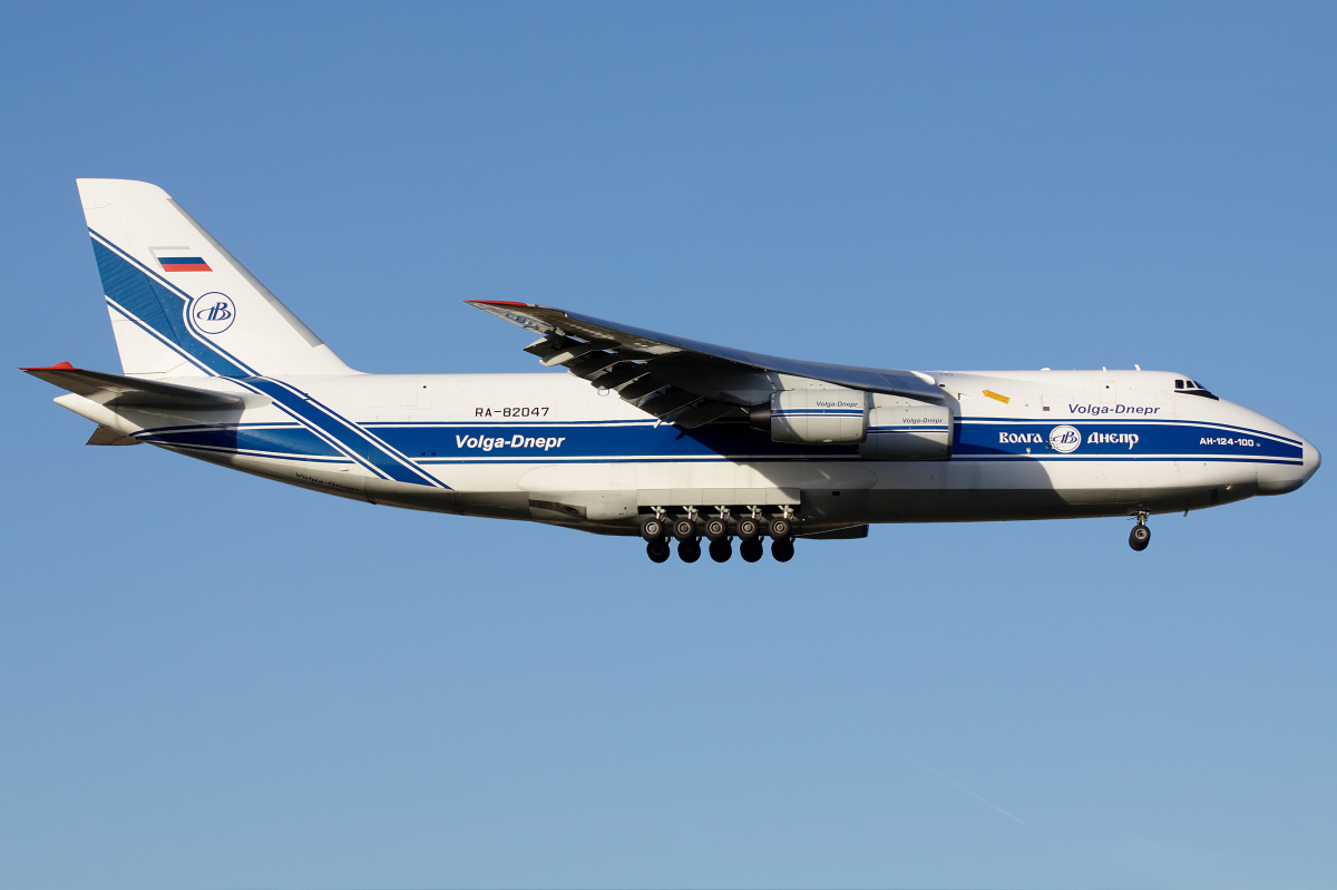 RA-82047 (Aircraft » EPWA Spotting » Antonov An-124-100 Ruslan » Volga Dnepr Airlines)