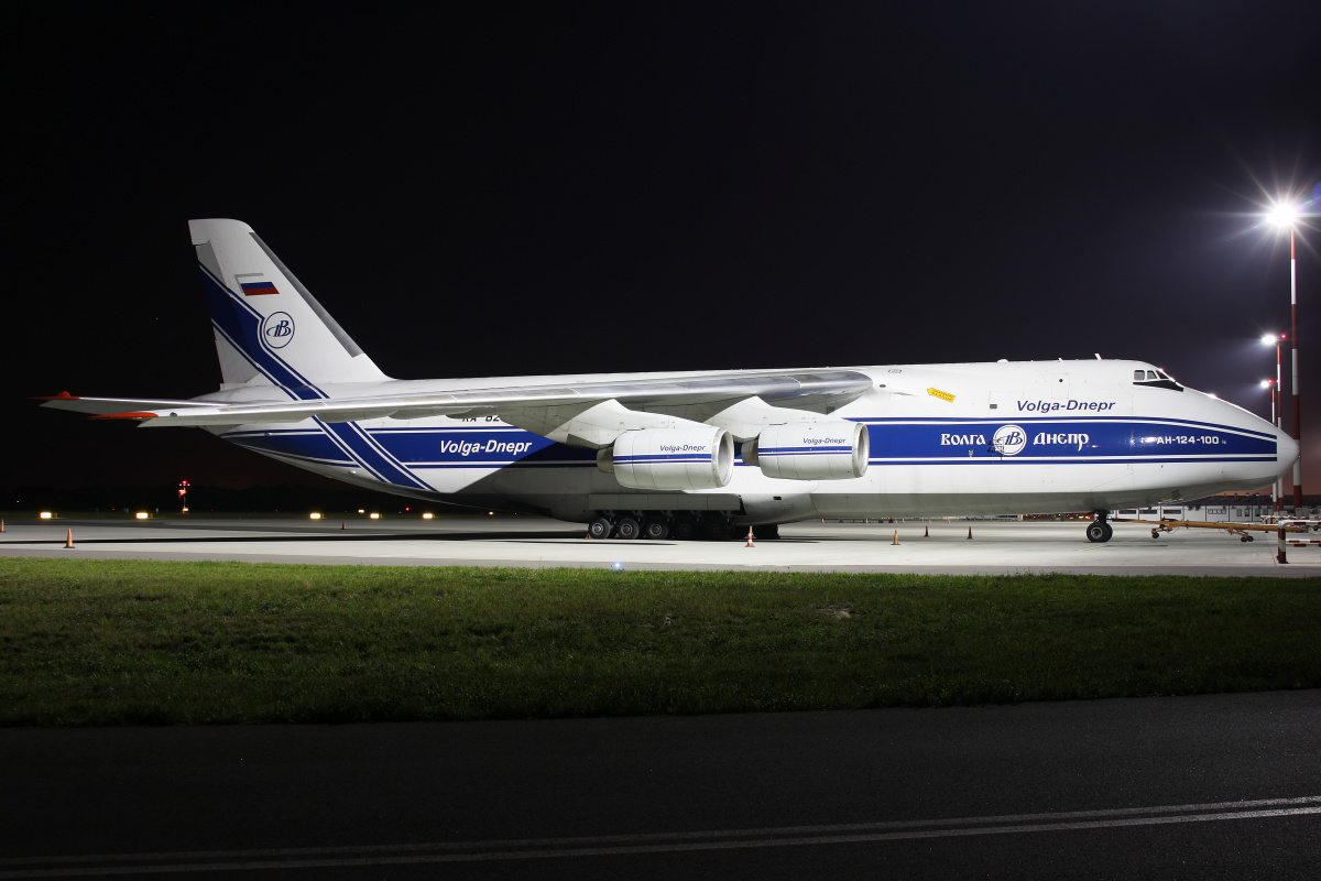 RA-82047 (Samoloty » Spotting na EPWA » Antonow An-124-100 Rusłan » Volga Dnepr Airlines)