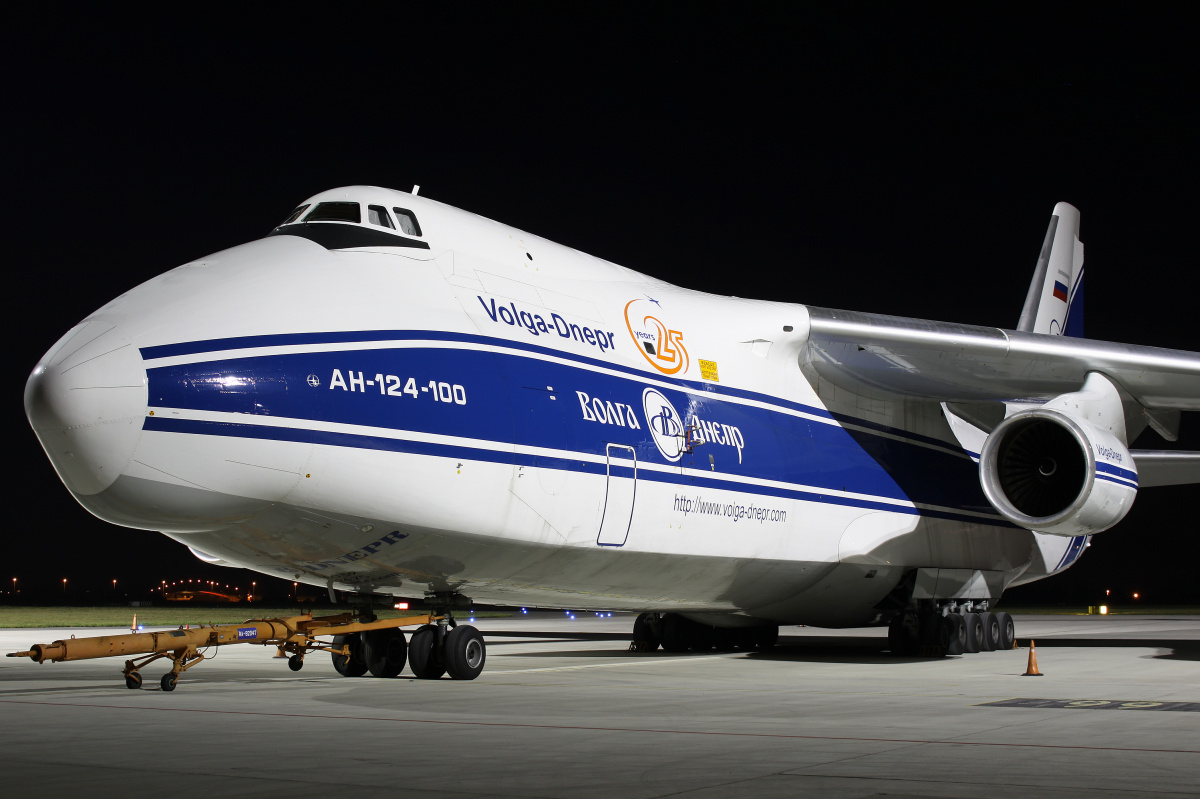 RA-82047 (naklejka 25 lat) (Samoloty » Spotting na EPWA » Antonow An-124-100 Rusłan » Volga Dnepr Airlines)