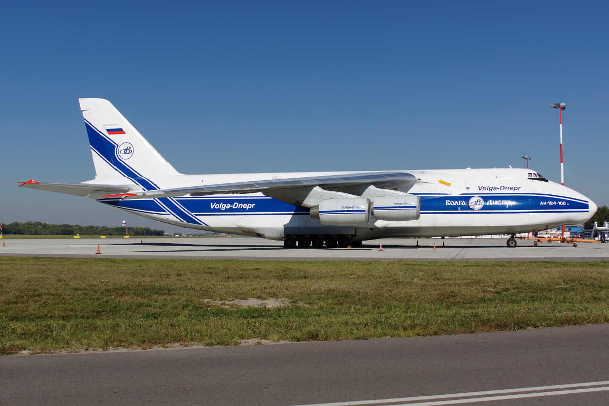 RA-82047 (Aircraft » EPWA Spotting » Antonov An-124-100 Ruslan » Volga Dnepr Airlines)