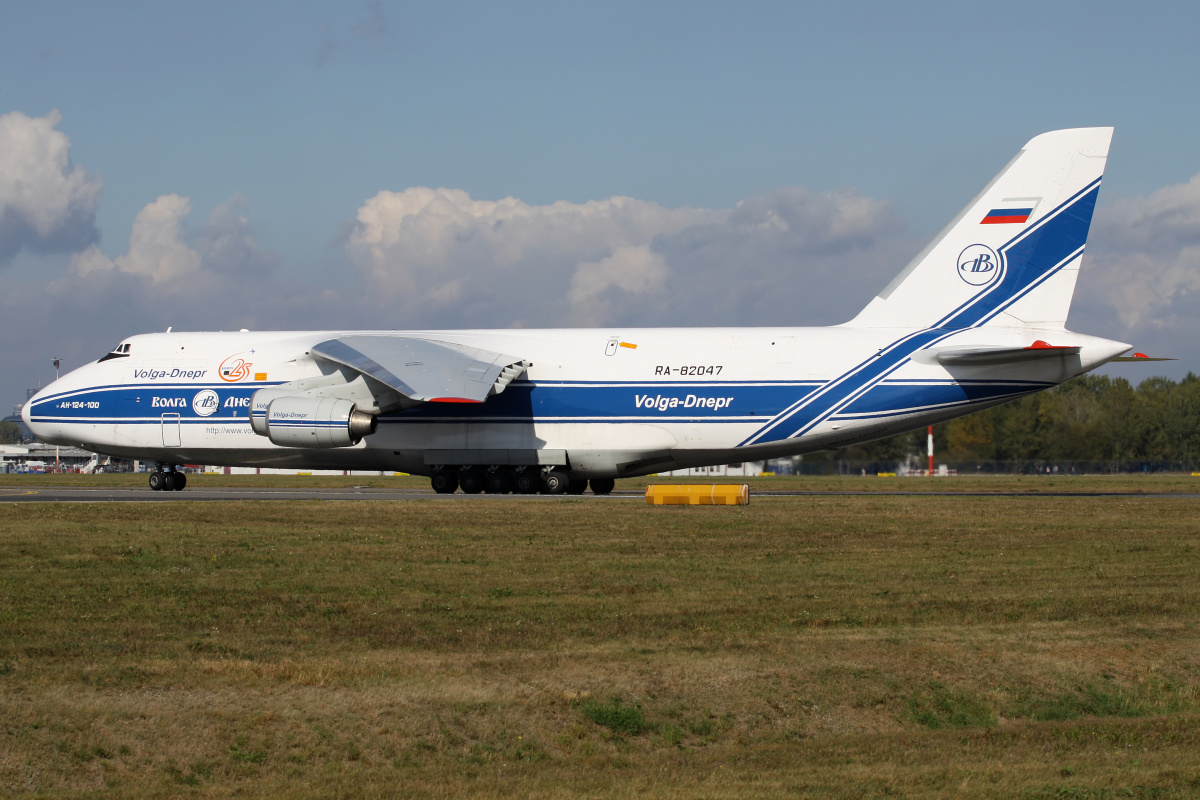 RA-82047 (naklejka 25 lat) (Samoloty » Spotting na EPWA » Antonow An-124-100 Rusłan » Volga Dnepr Airlines)