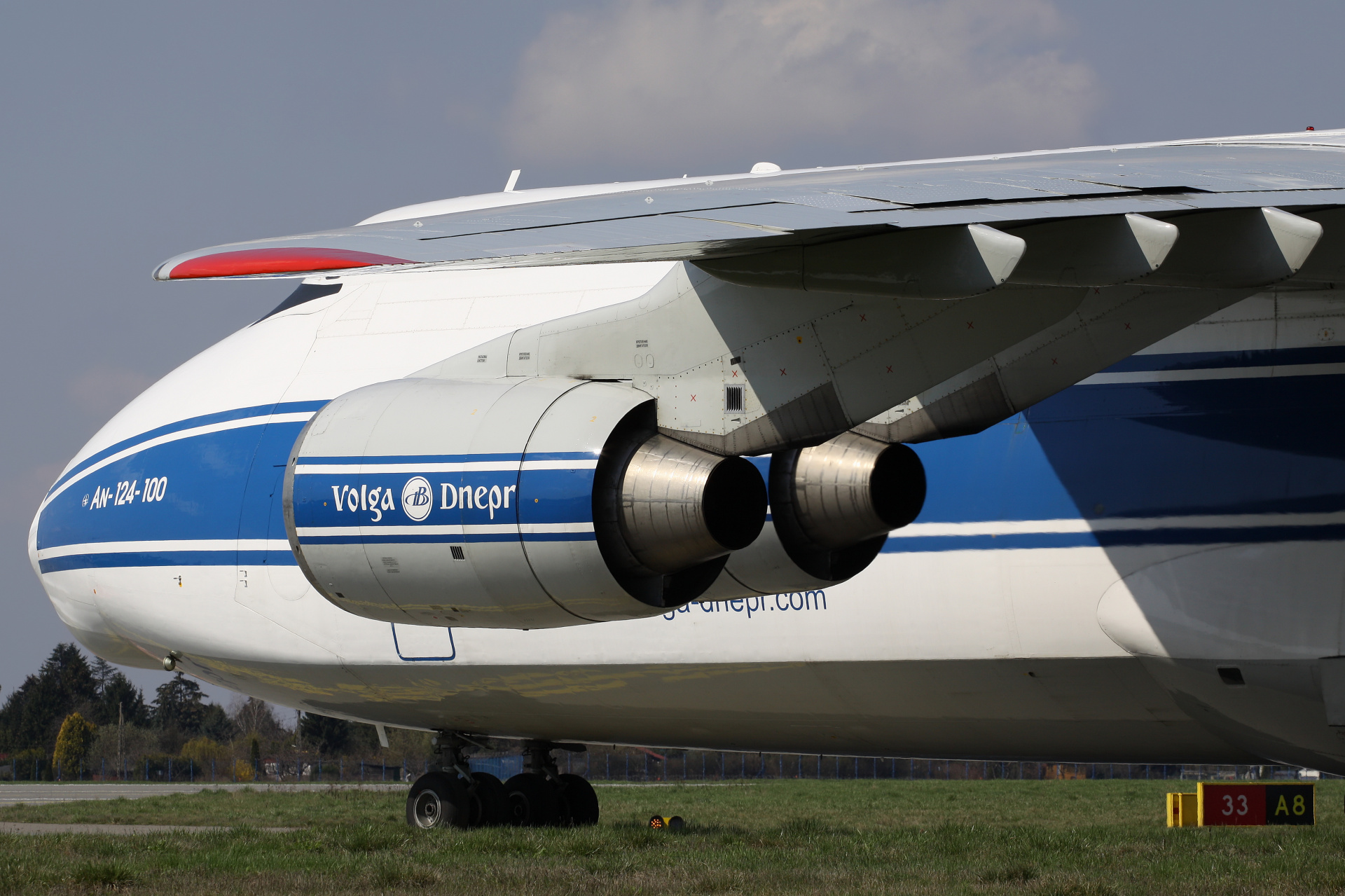 RA-82046 (Aircraft » EPWA Spotting » Antonov An-124-100 Ruslan » Volga Dnepr Airlines)