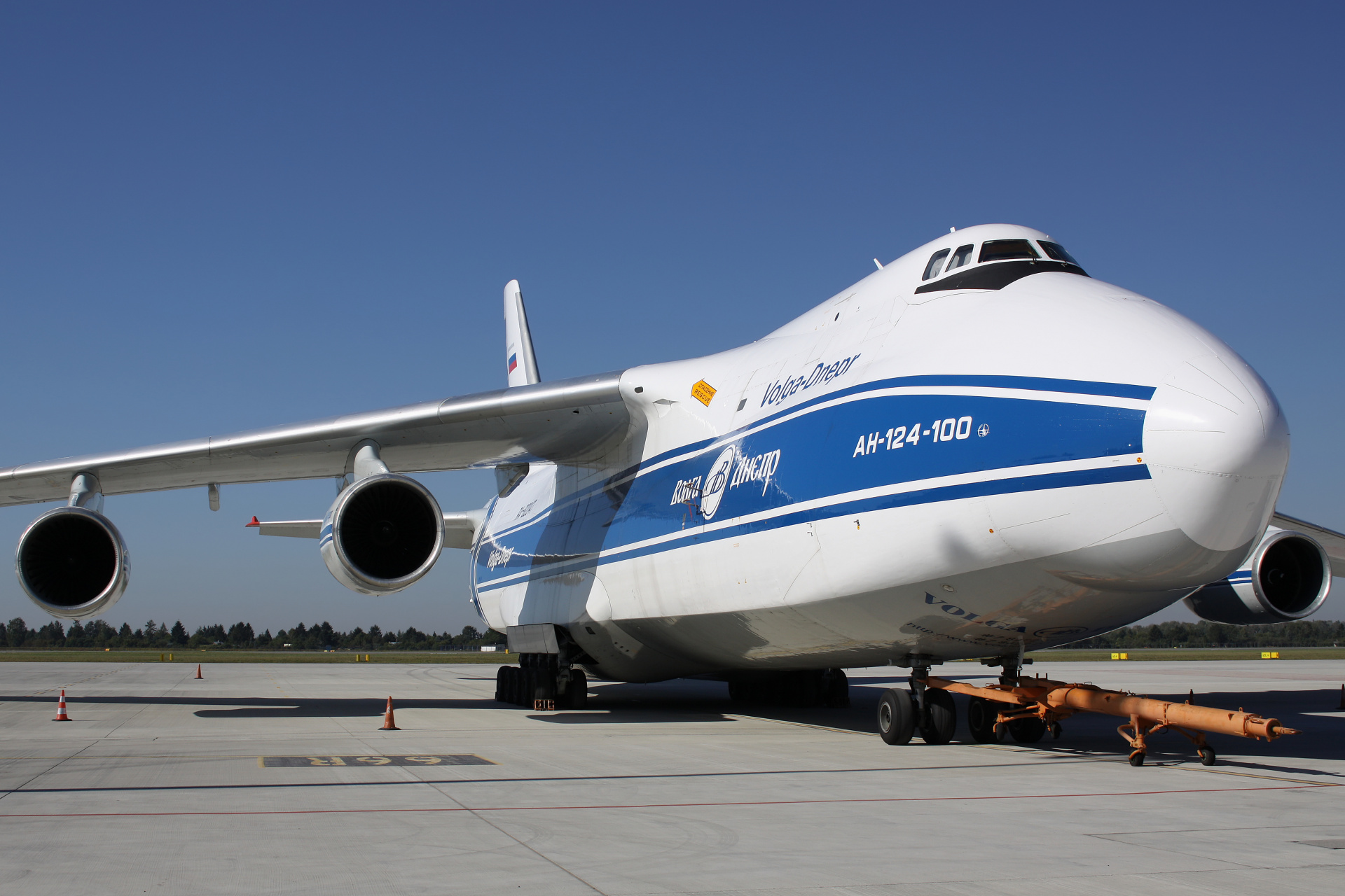 RA-82047 (Aircraft » EPWA Spotting » Antonov An-124-100 Ruslan » Volga Dnepr Airlines)