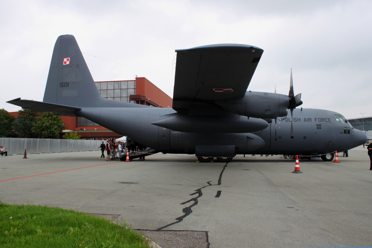 C-130E, 1501 (Samoloty » Spotting na EPWA » Lockheed C-130 Hercules » Polskie Siły Powietrzne)