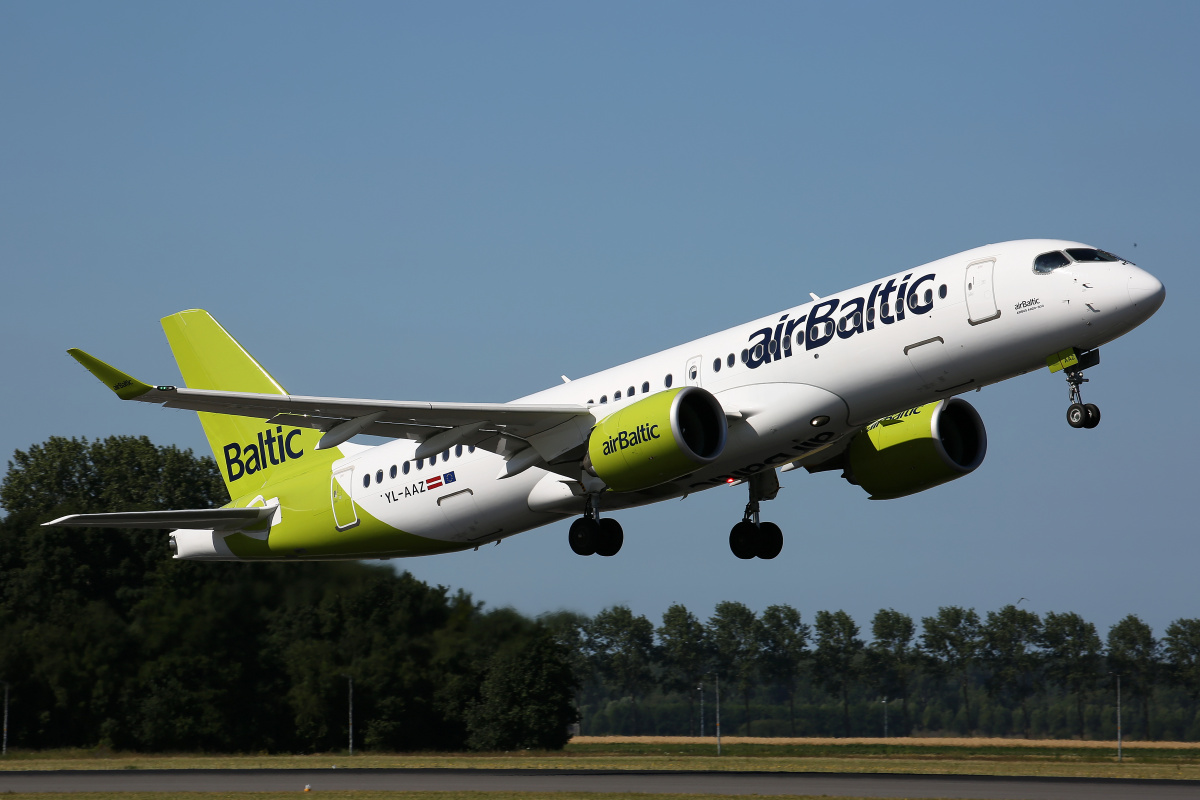 YL-AAZ, airBaltic (Samoloty » Spotting na Schiphol » Airbus A220-300)