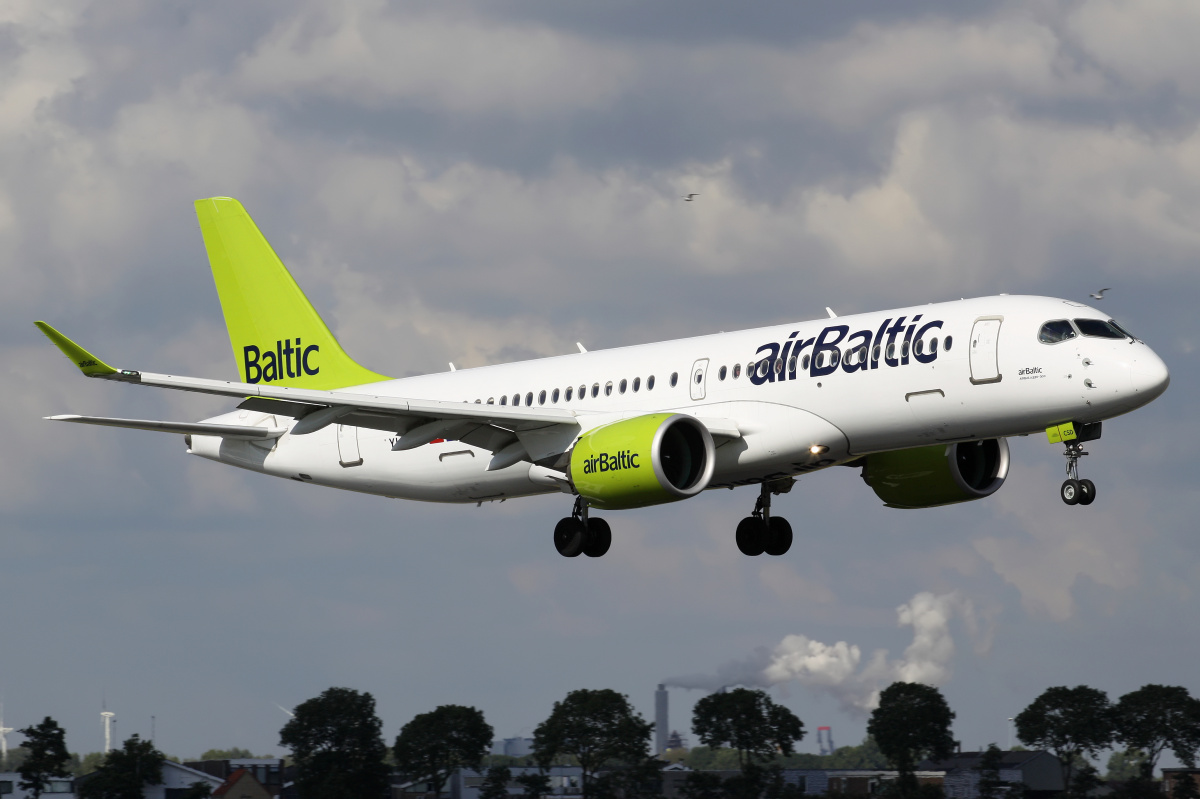 YL-CSD, airBaltic (Aircraft » Schiphol Spotting » Airbus A220-300)