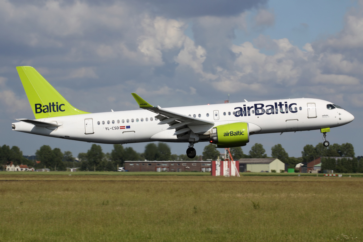 YL-CSD, airBaltic (Aircraft » Schiphol Spotting » Airbus A220-300)