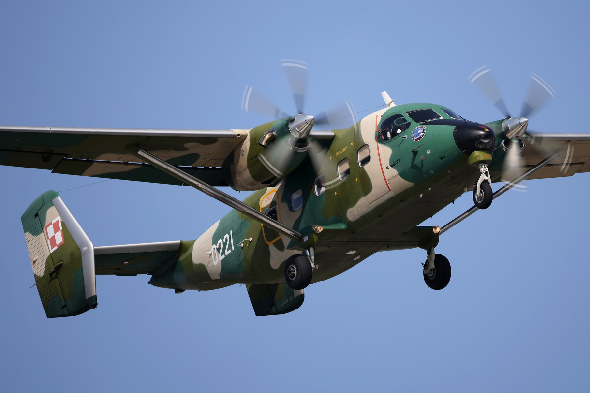 M28B/PT Skytruck, 0221 (naklejka lot transatlantycki Stanisława Skarżyńskego 1933) (Samoloty » Spotting na EPWA » PZL Mielec M28 » Polskie Siły Powietrzne)