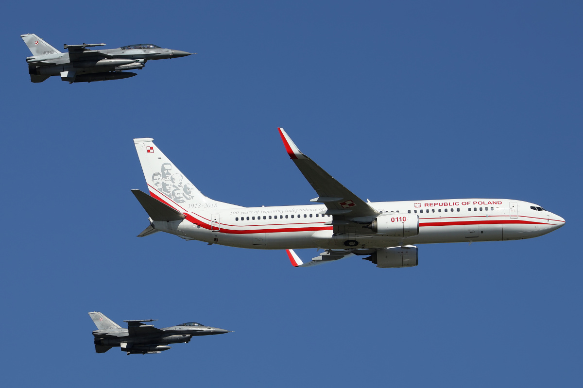 Lockheed Martin F-16D+C Fighting Falcon, 4080+4044, Boeing 737-800, 0110, Polskie Siły Powietrzne (Samoloty » Defilada Święta Wojska Polskiego)