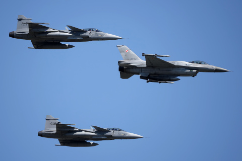 Lockheed Martin F-16D Block 52+ Fighting Falcon (Jastrząb), 4061, Polish Air Force, Saab JAS 39C Gripen, 212 222, Swedish Air Force