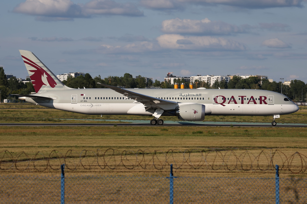 A7-BHL (Aircraft » EPWA Spotting » Boeing 787-9 Dreamliner » Qatar Airways)