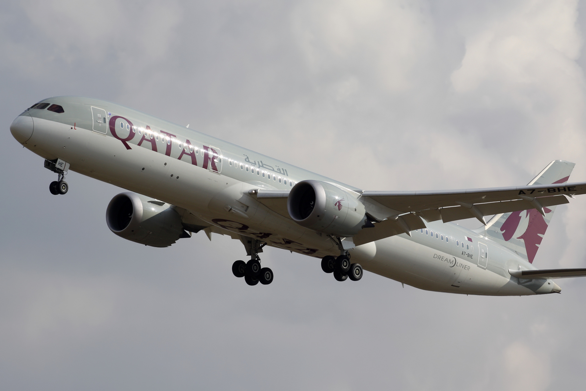 A7-BHE (Aircraft » EPWA Spotting » Boeing 787-9 Dreamliner » Qatar Airways)