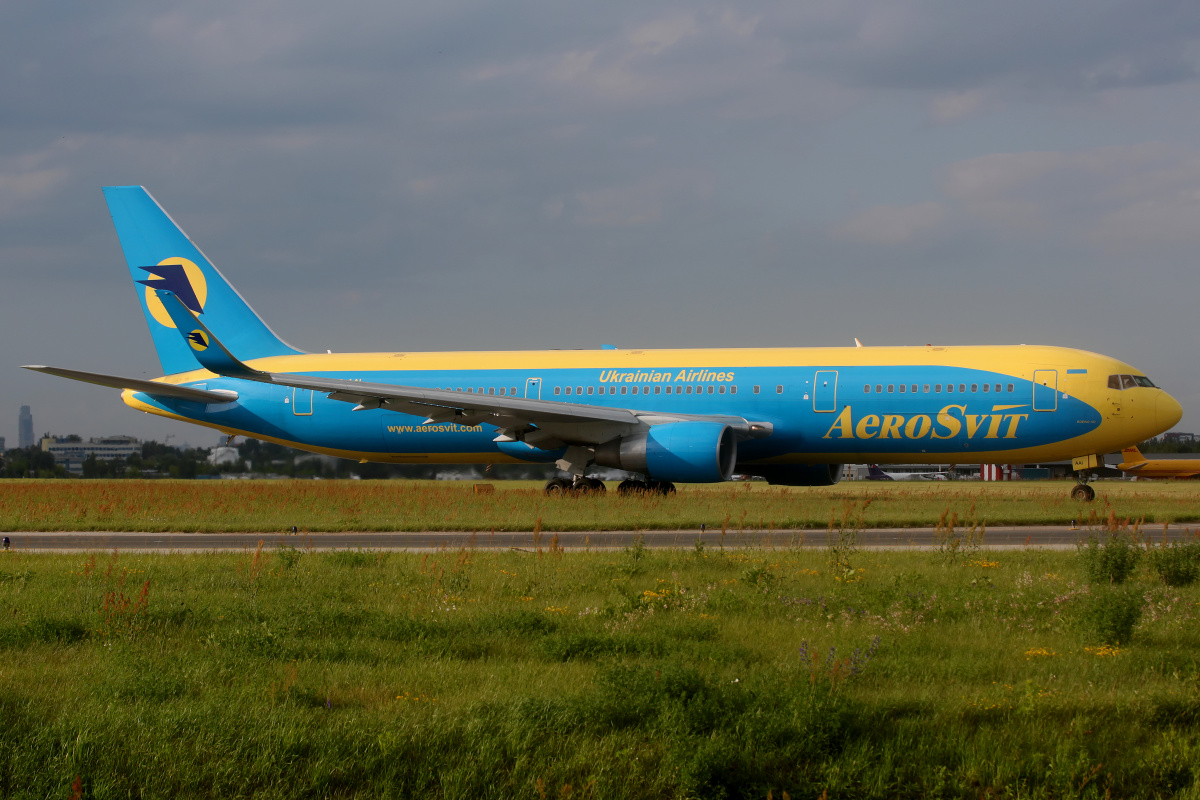 UR-AAI (Samoloty » Spotting na EPWA » Boeing 767-300 » AeroSvit Ukrainian Airlines)