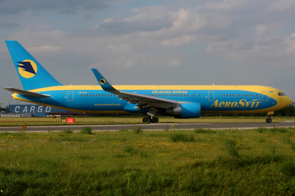 UR-AAI (Samoloty » Spotting na EPWA » Boeing 767-300 » AeroSvit Ukrainian Airlines)