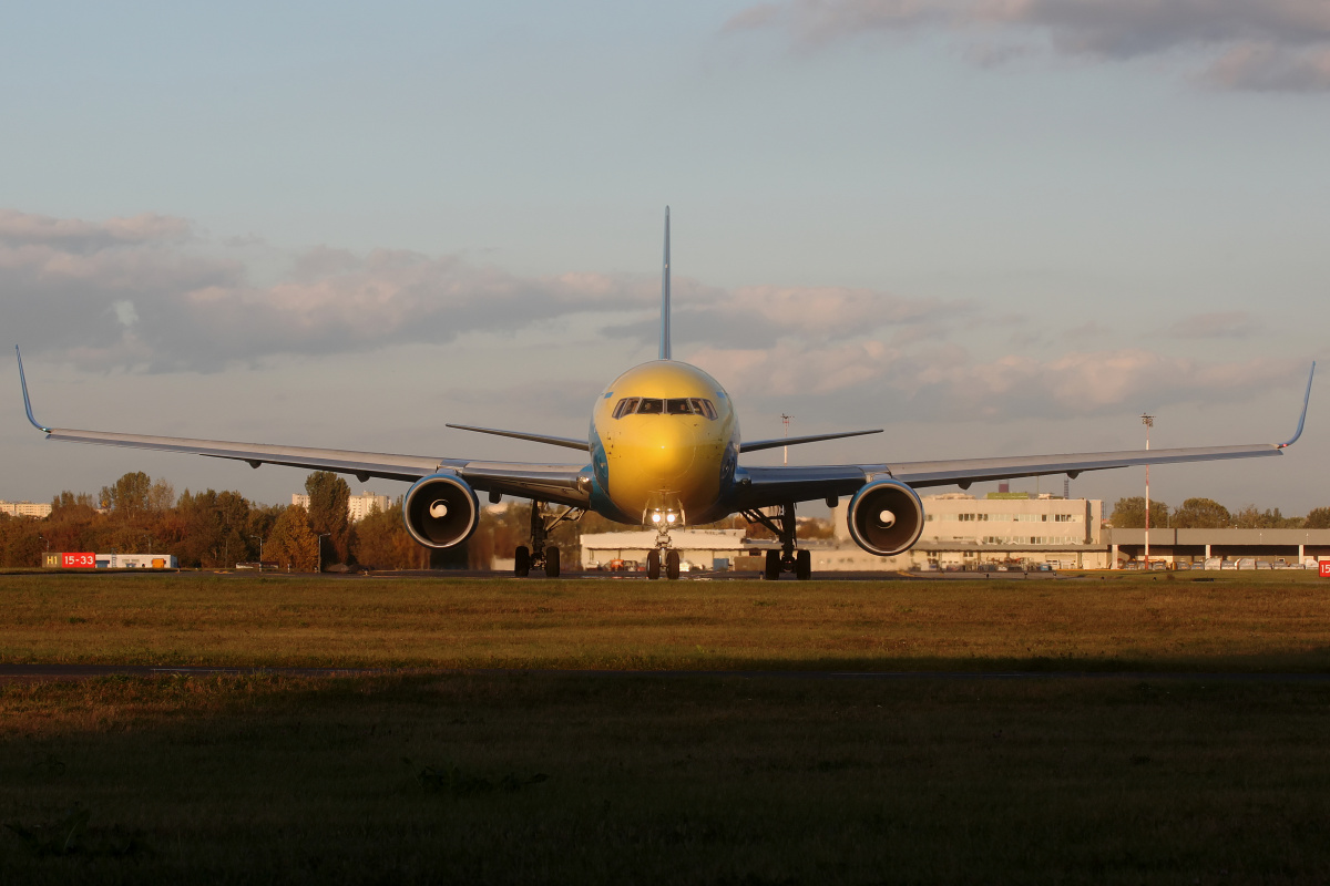 UR-AAI (Samoloty » Spotting na EPWA » Boeing 767-300 » AeroSvit Ukrainian Airlines)