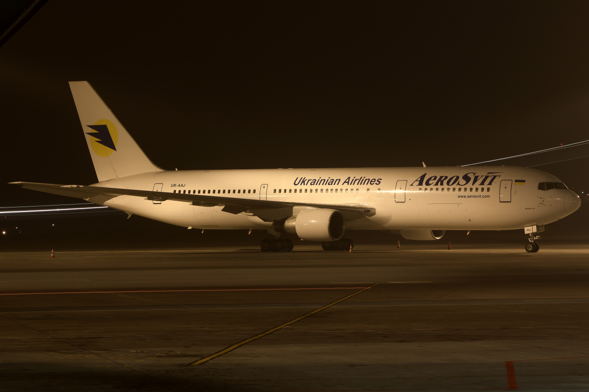 UR-AAJ (Samoloty » Spotting na EPWA » Boeing 767-300 » AeroSvit Ukrainian Airlines)