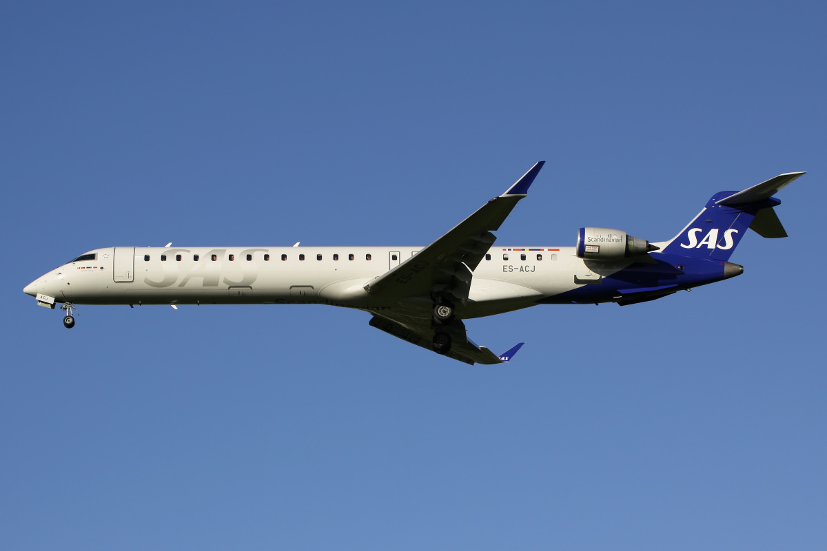 ES-ACJ (Aircraft » EPWA Spotting » Mitsubishi Regional Jet » CRJ-900 » SAS Scandinavian Airlines)