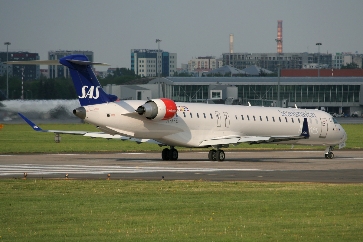 OY-KFE (Aircraft » EPWA Spotting » Mitsubishi Regional Jet » CRJ-900 » SAS Scandinavian Airlines)