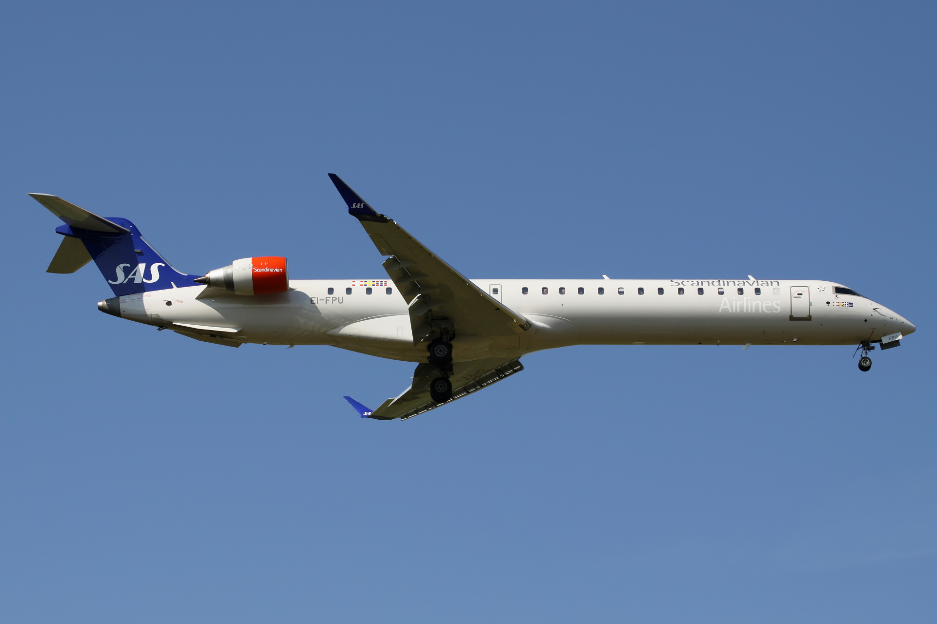 EI-FPU (Samoloty » Spotting na EPWA » Mitsubishi Regional Jet » CRJ-900 » SAS Scandinavian Airlines)