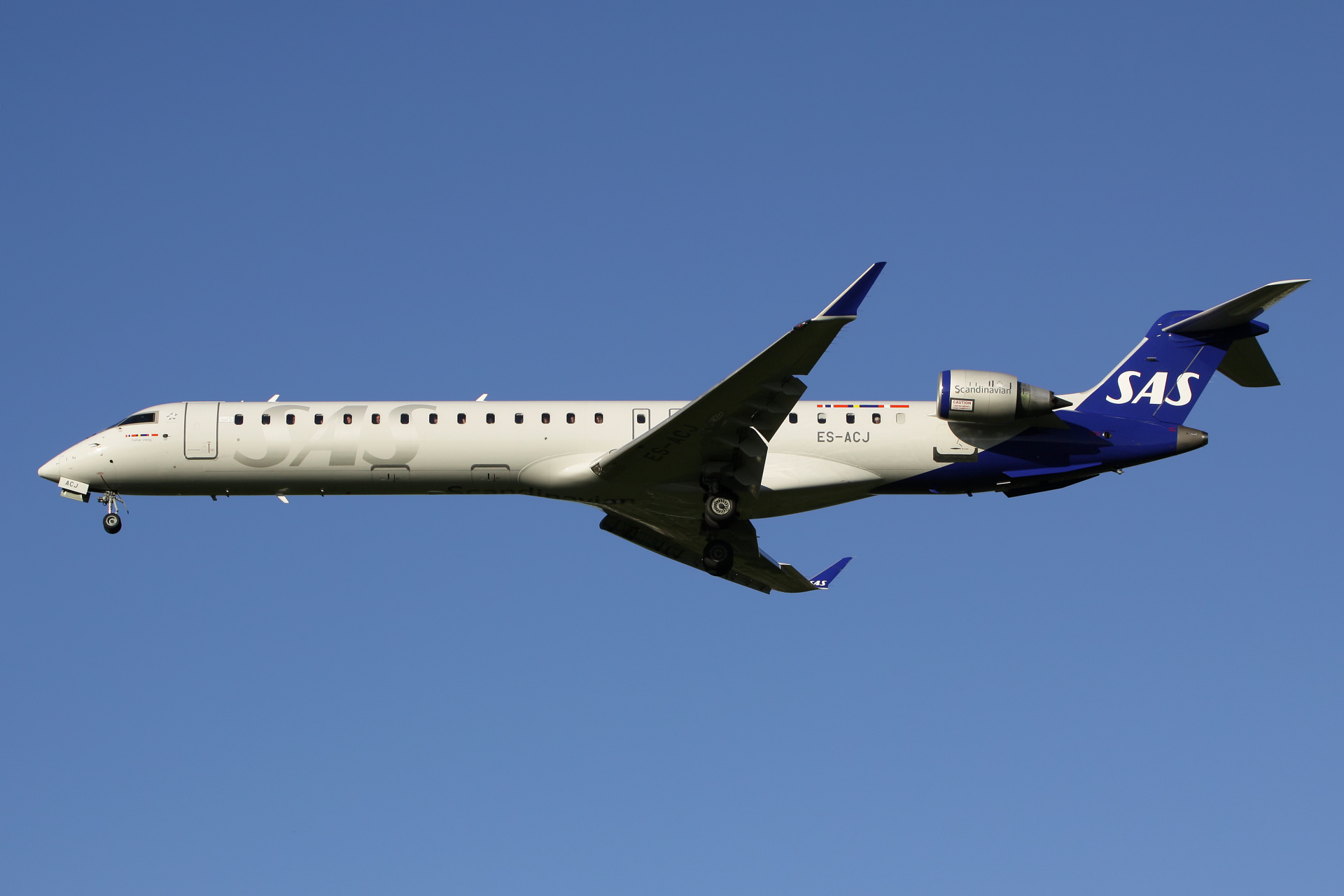 ES-ACJ (Aircraft » EPWA Spotting » Mitsubishi Regional Jet » CRJ-900 » SAS Scandinavian Airlines)