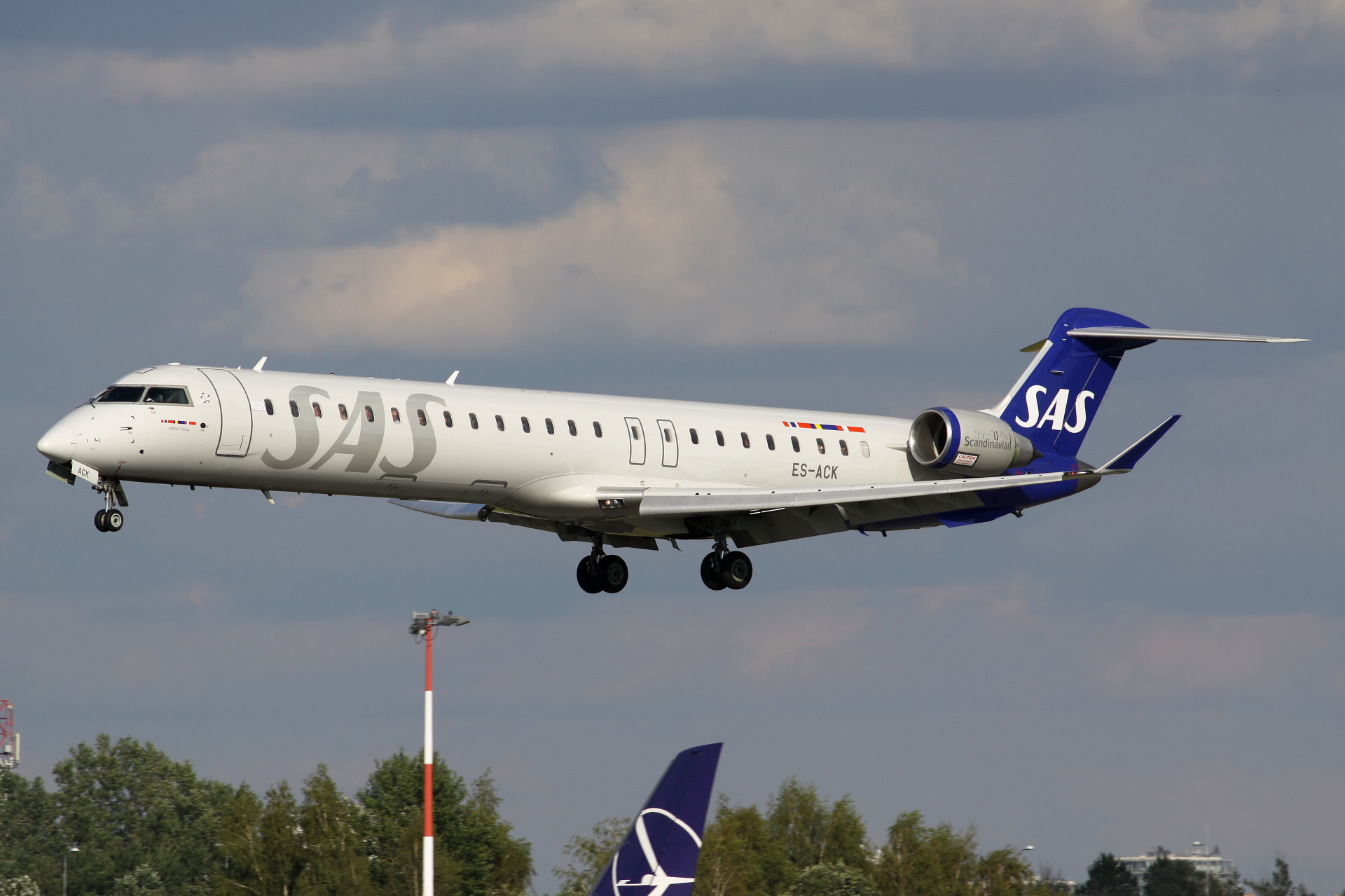ES-ACK (Samoloty » Spotting na EPWA » Mitsubishi Regional Jet » CRJ-900 » SAS Scandinavian Airlines)