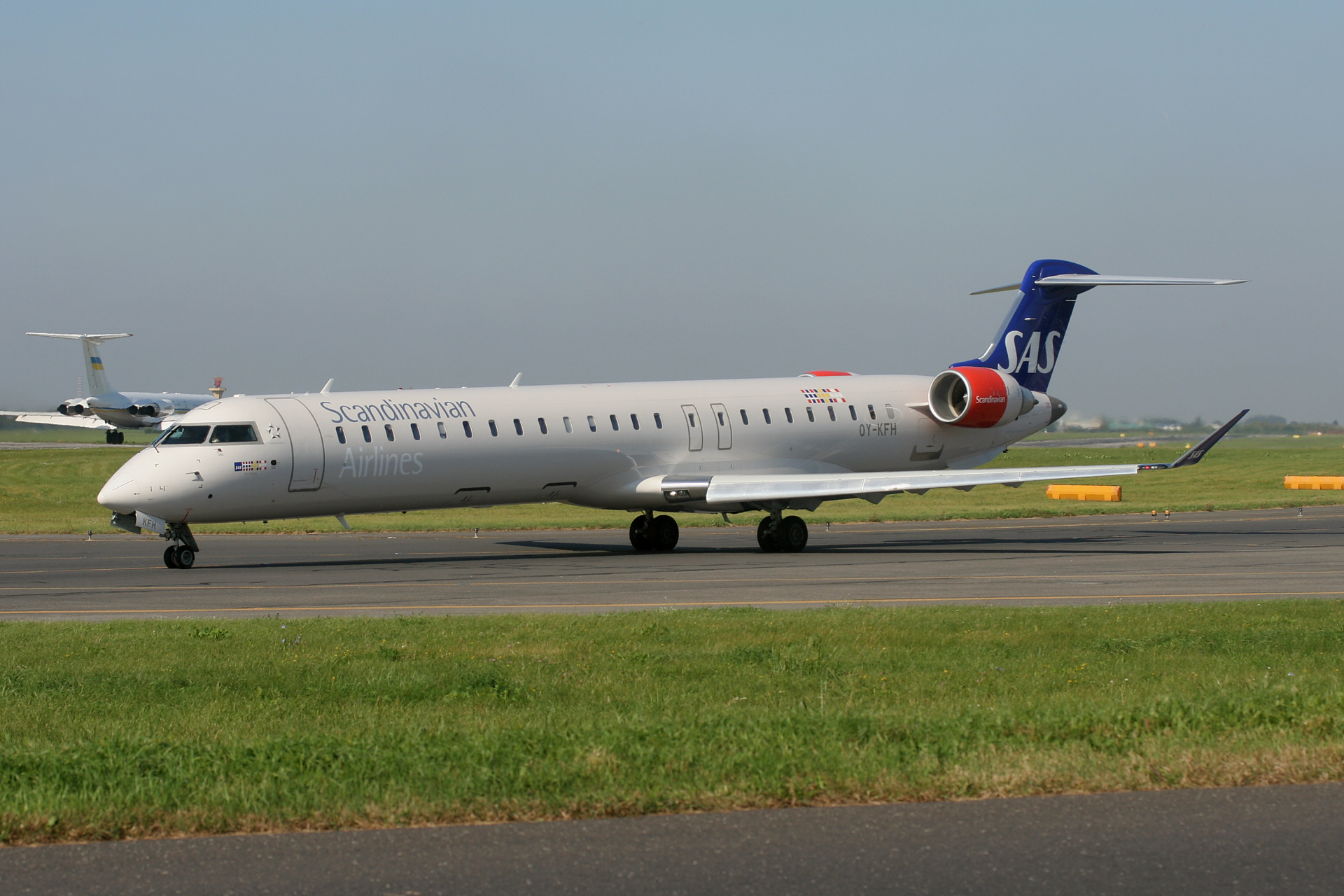 OY-KFH (Aircraft » EPWA Spotting » Mitsubishi Regional Jet » CRJ-900 » SAS Scandinavian Airlines)