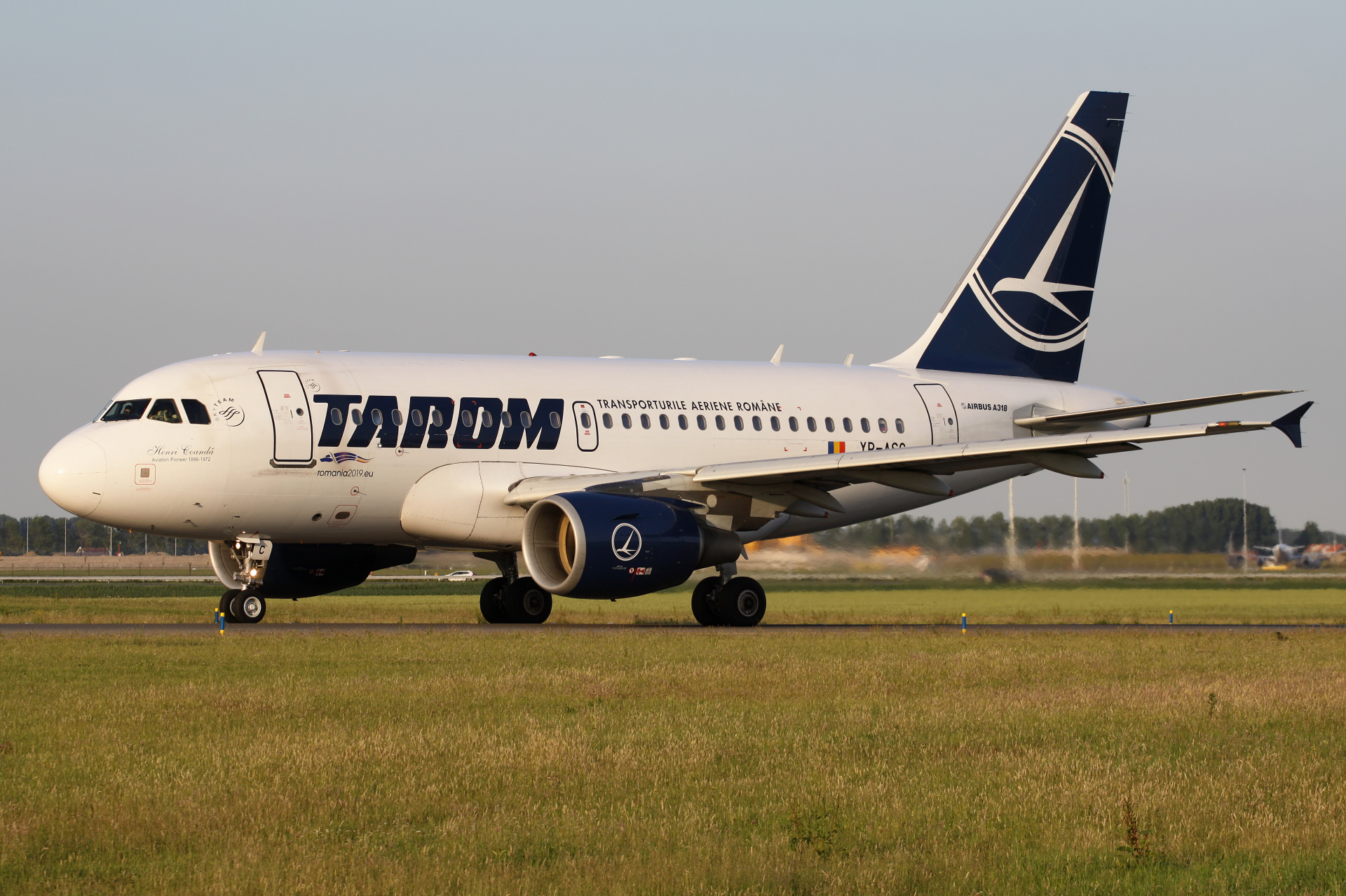 YR-ASC, TAROM Romainian Air Transport (Samoloty » Spotting na Schiphol » Airbus A318-100)