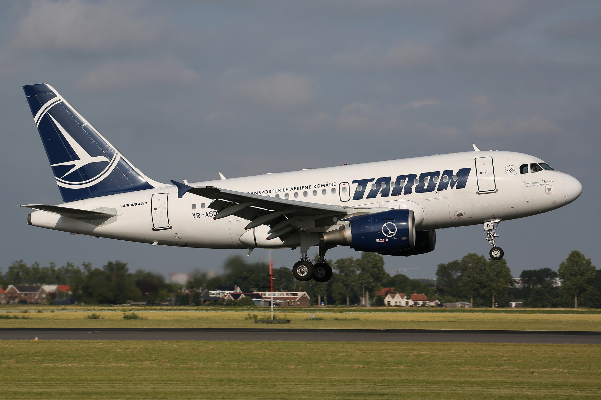 YR-ASD, TAROM Romainian Air Transport (Aircraft » Schiphol Spotting » Airbus A318-100)